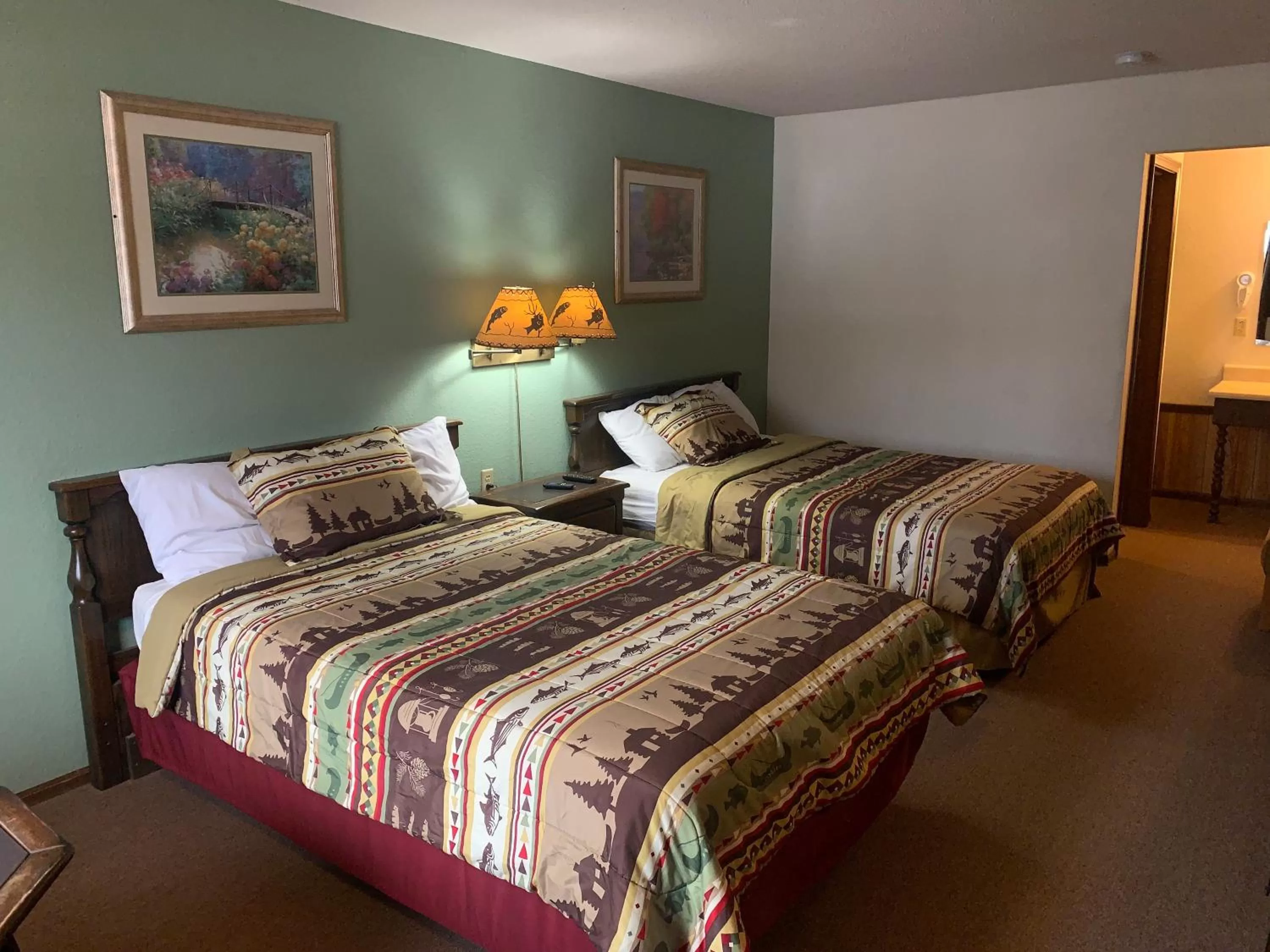 Photo of the whole room, Bed in Hidden Lake Resort