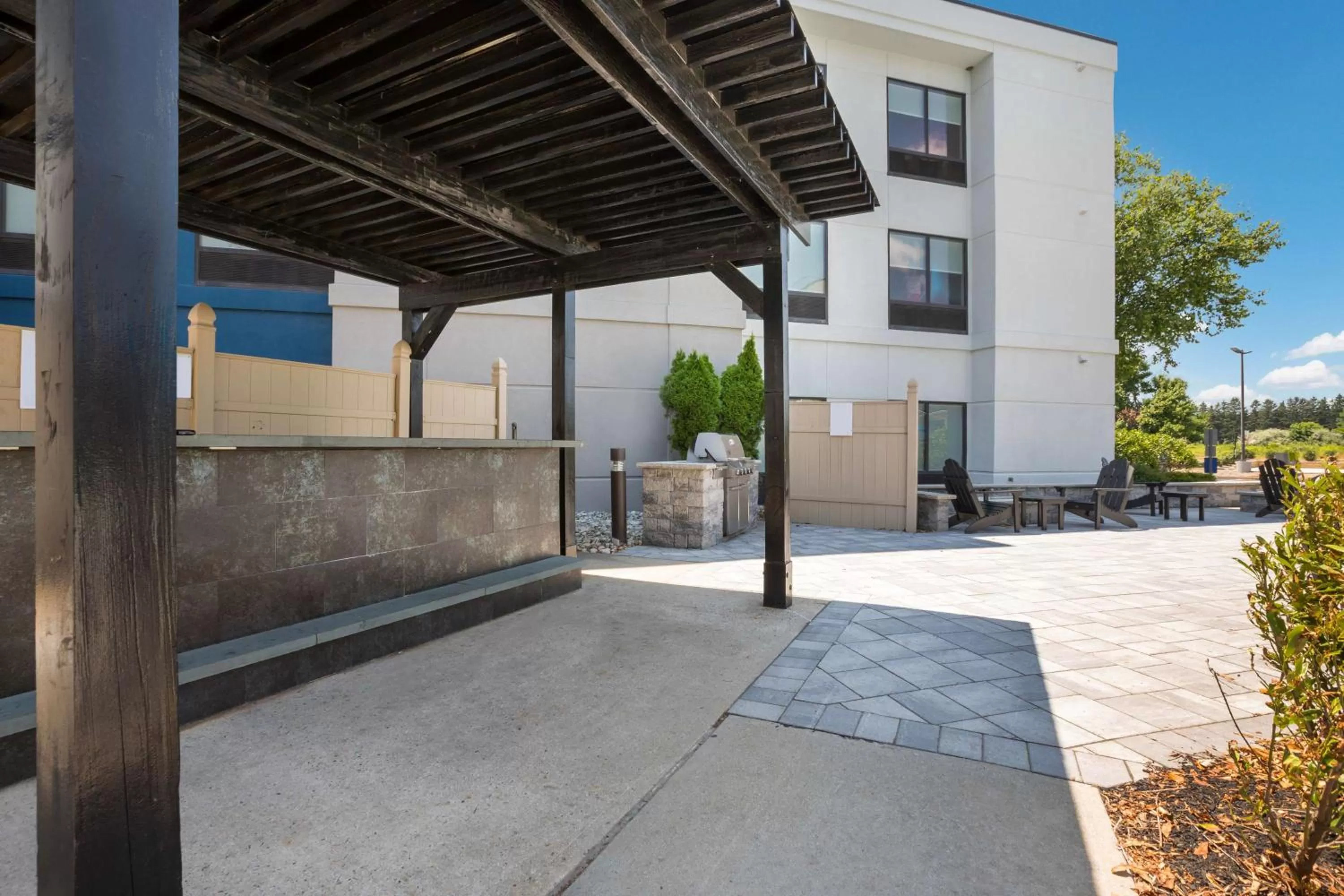 Property building in Hampton Inn Princeton