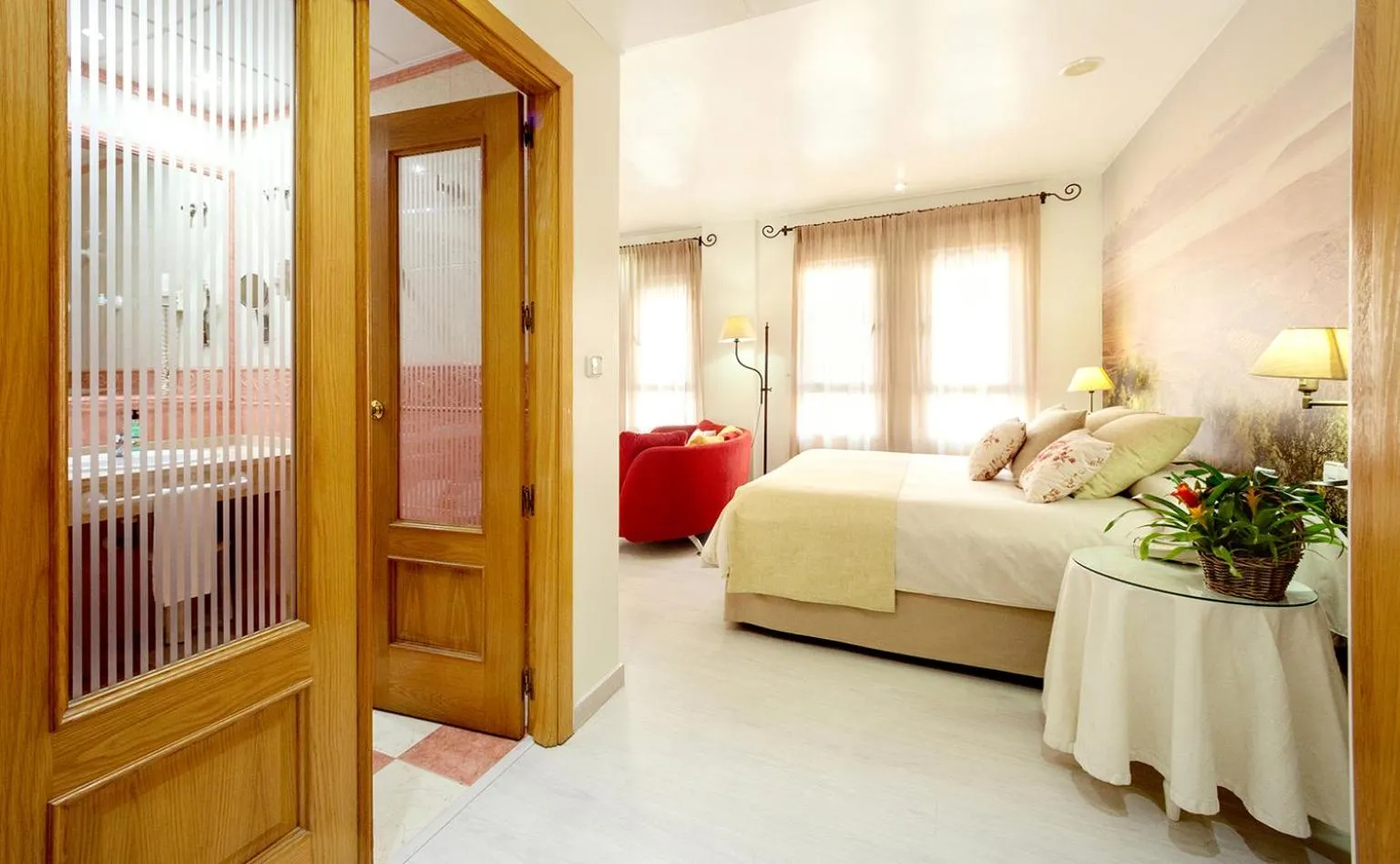 Hot Tub, Bed in Hotel Torrepalma