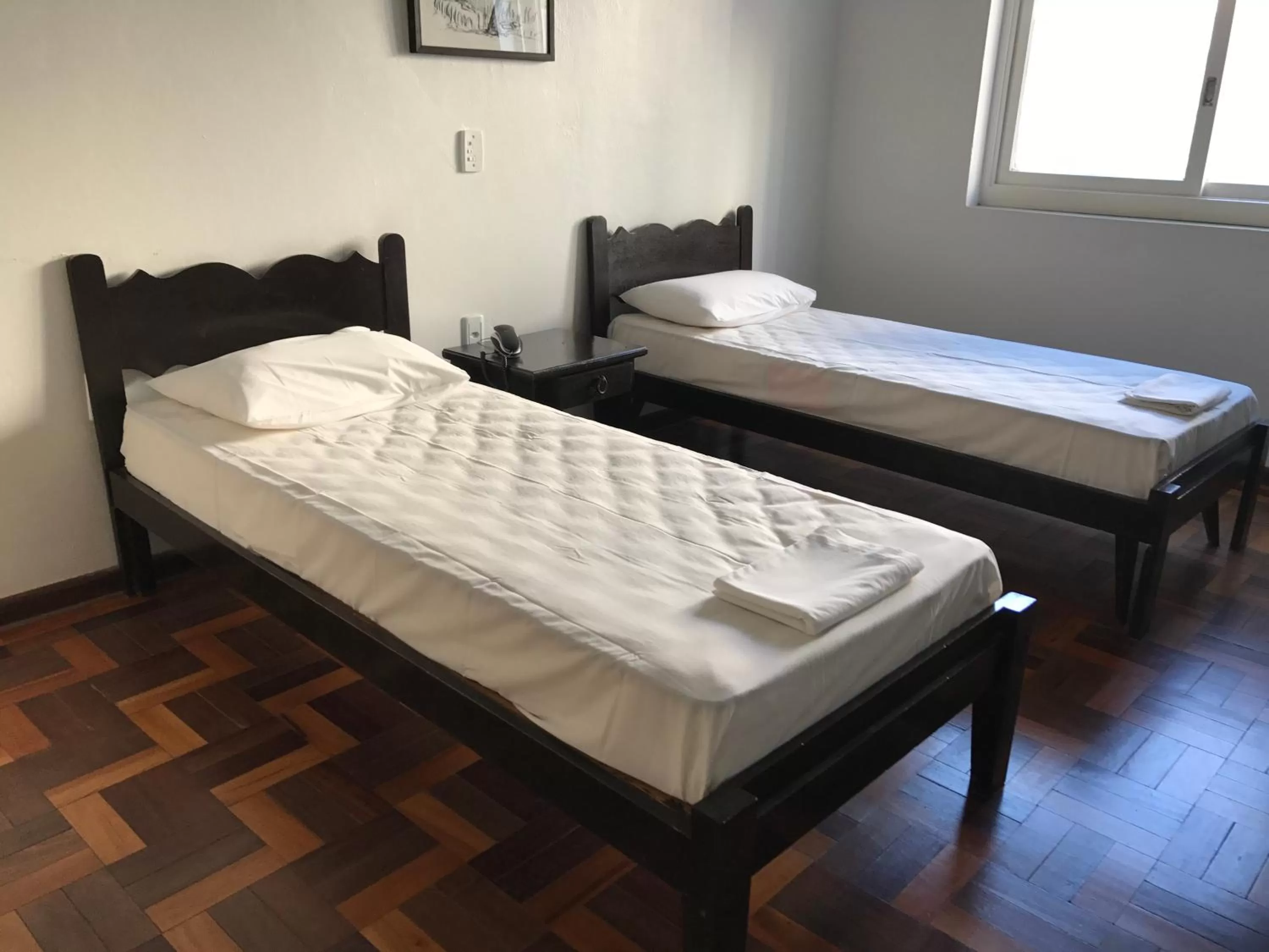 Bedroom, Bed in Farol Hotel