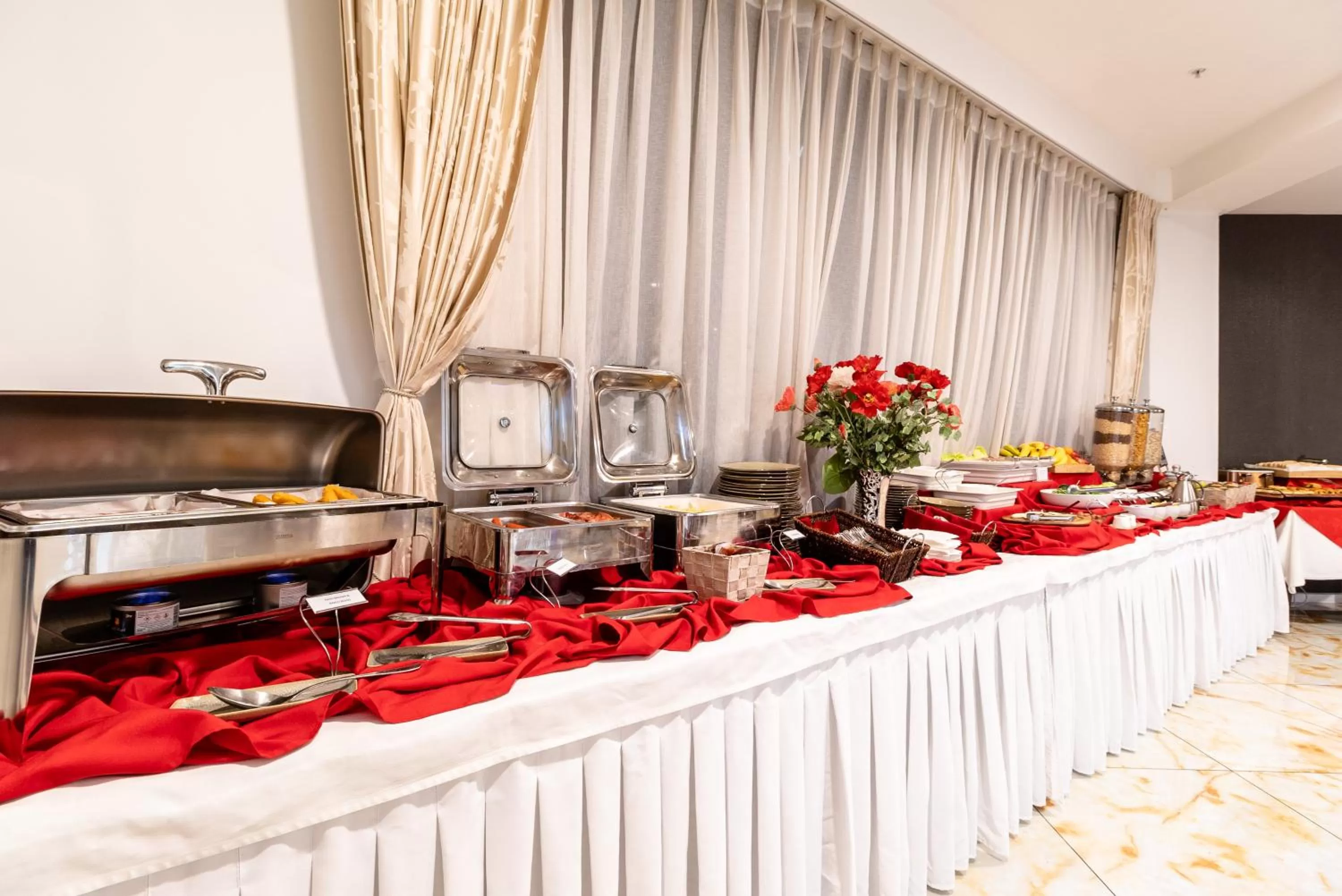 Lounge or bar in VR Queen Street Hotel & Suites