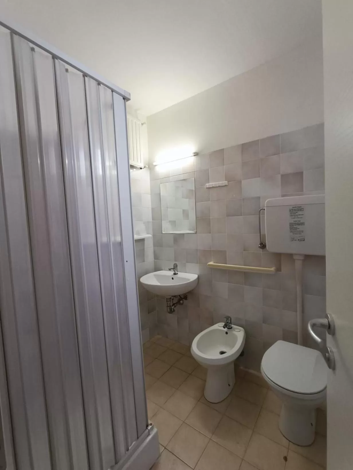 Toilet in HOTEL VILLA ELISA