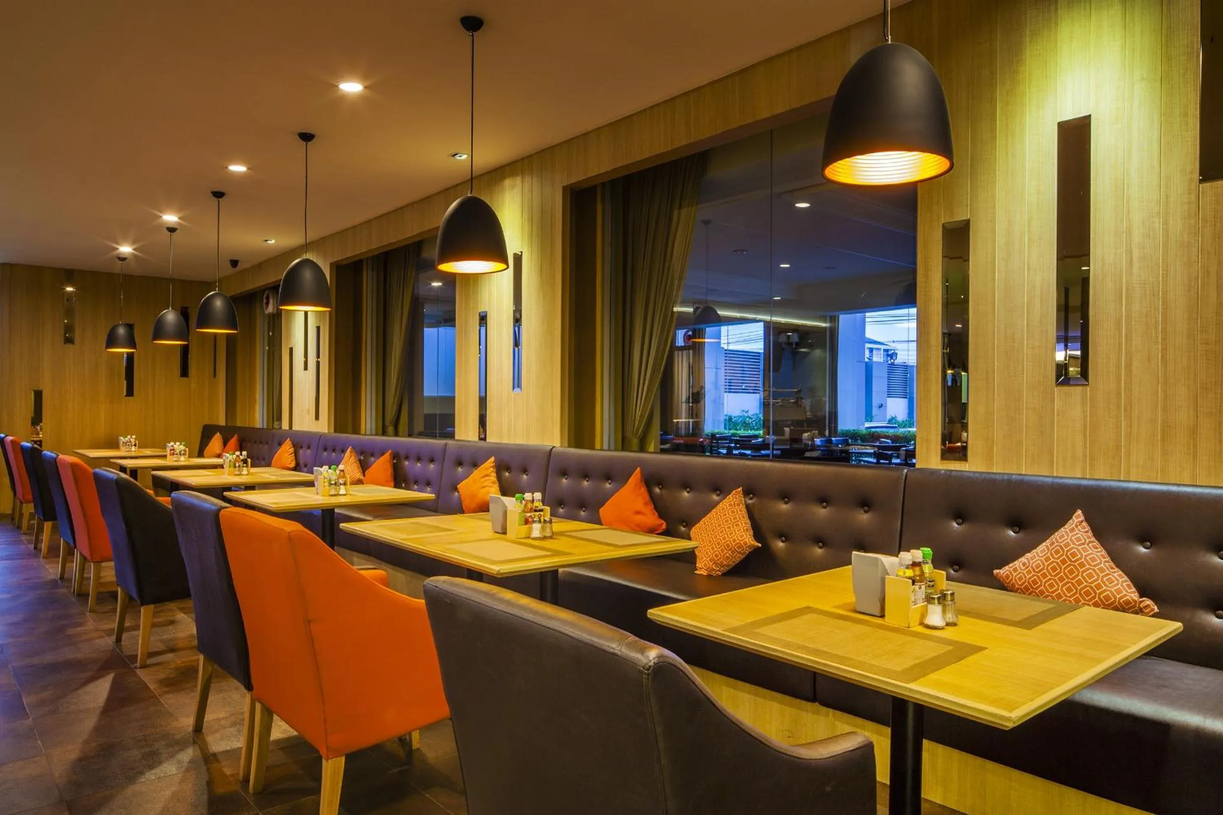 Restaurant/places to eat in Golden City Rayong Hotel