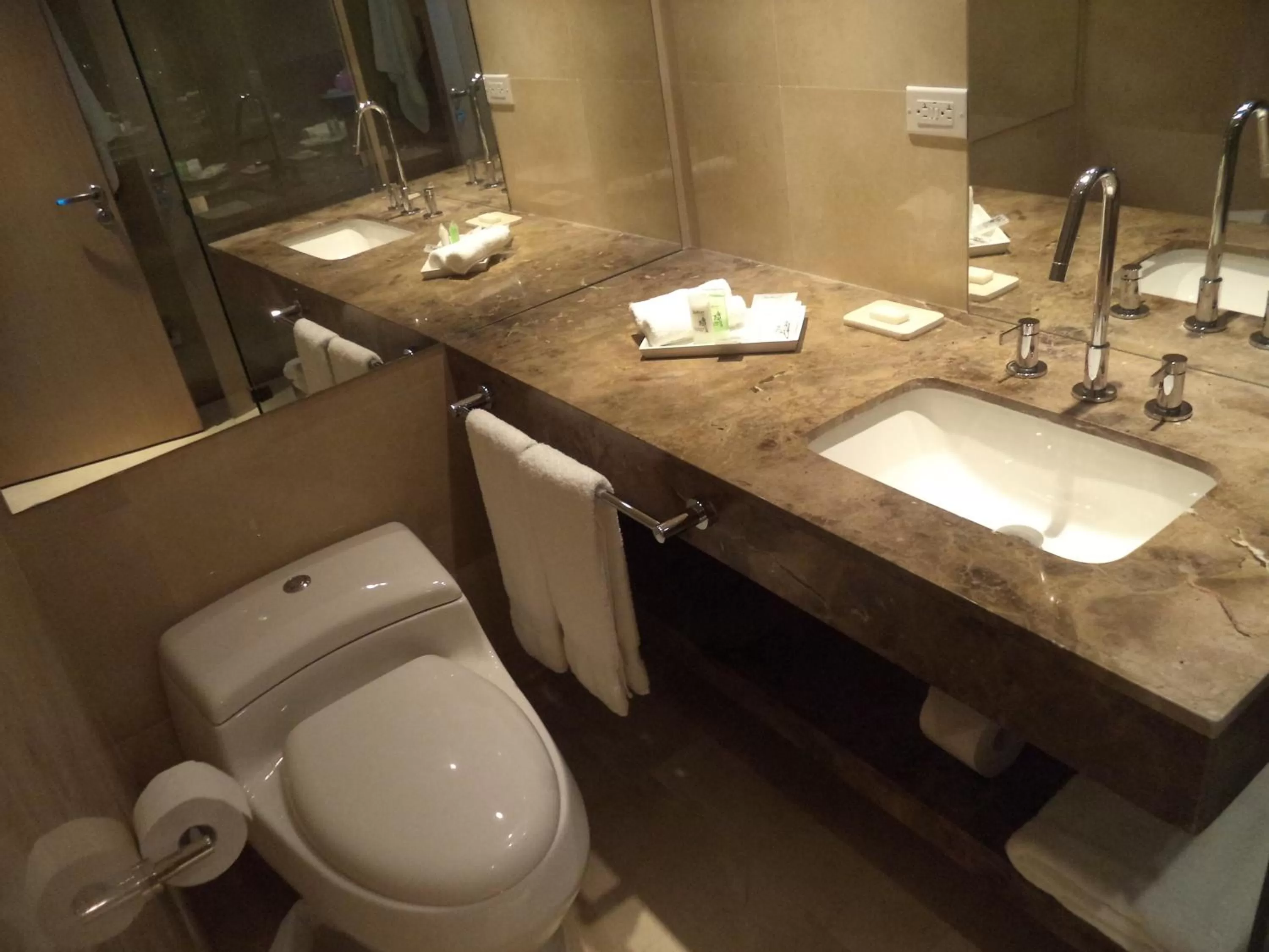 Bathroom in Radisson Cartagena Ocean Pavillion Hotel