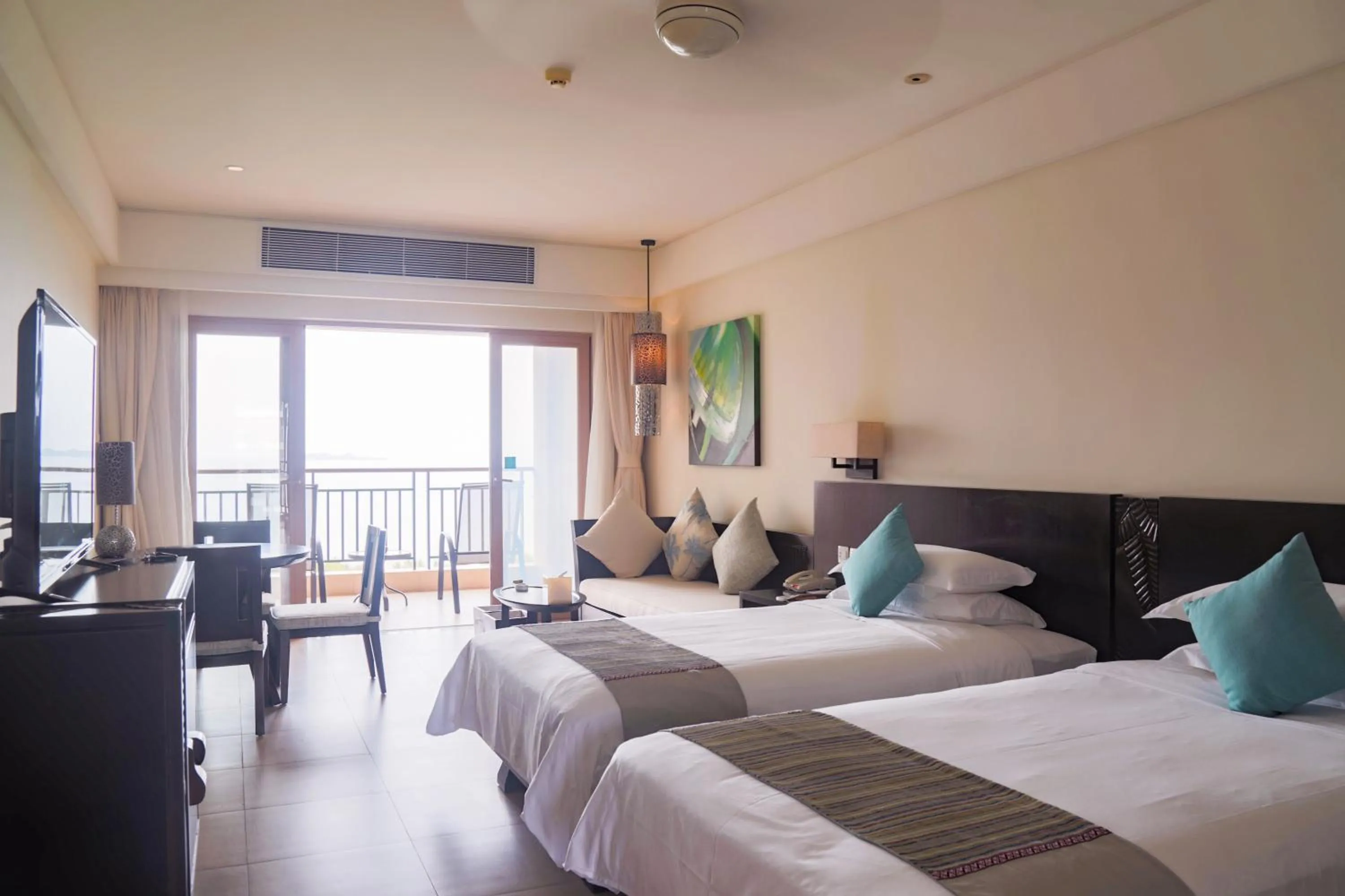 Photo of the whole room, Bed in Howard Johnson Resort Sanya Bay