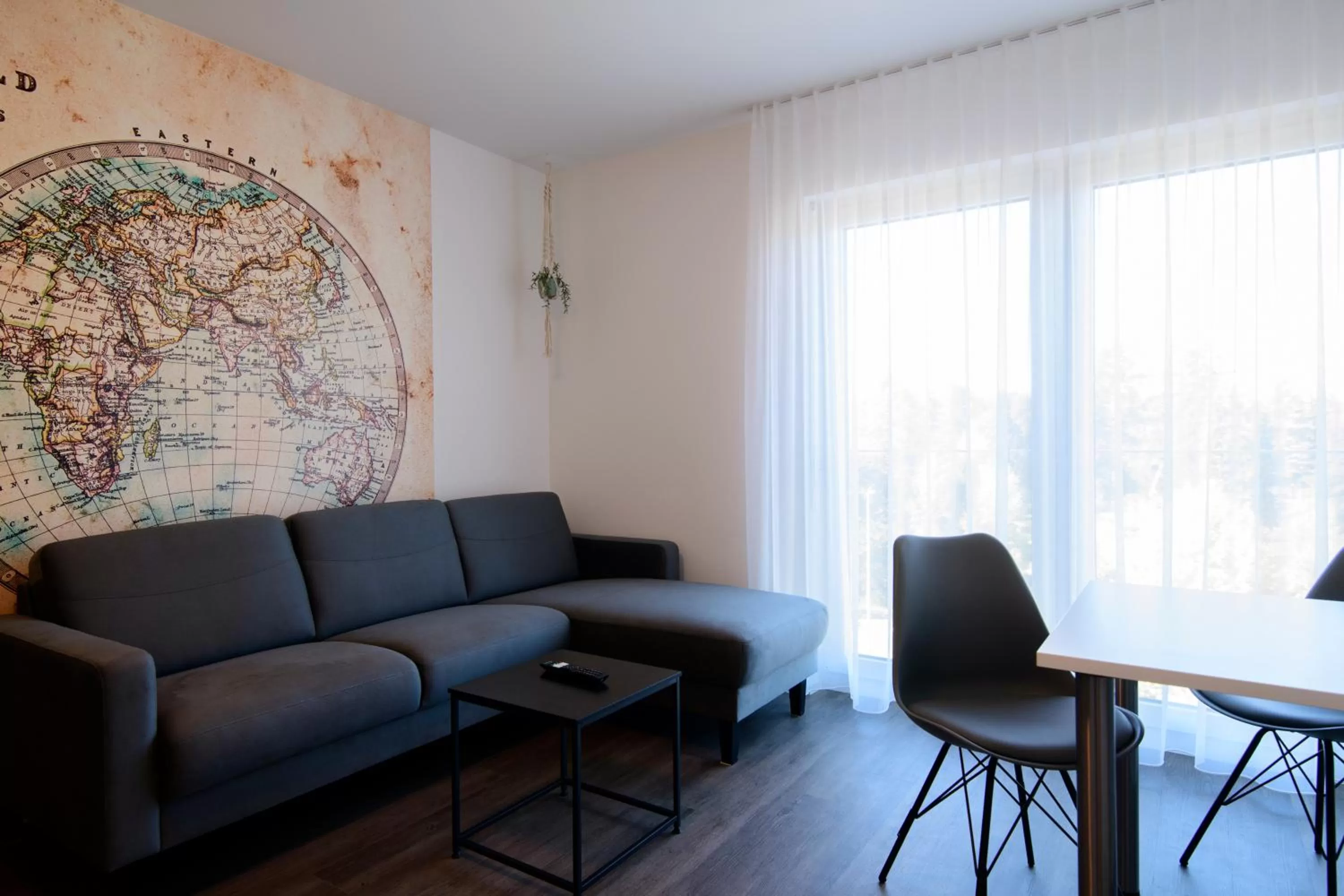 Seating area in Smart & Stay Aparthotel Saarbrücken Süd - Self-Check-In - Free Parking