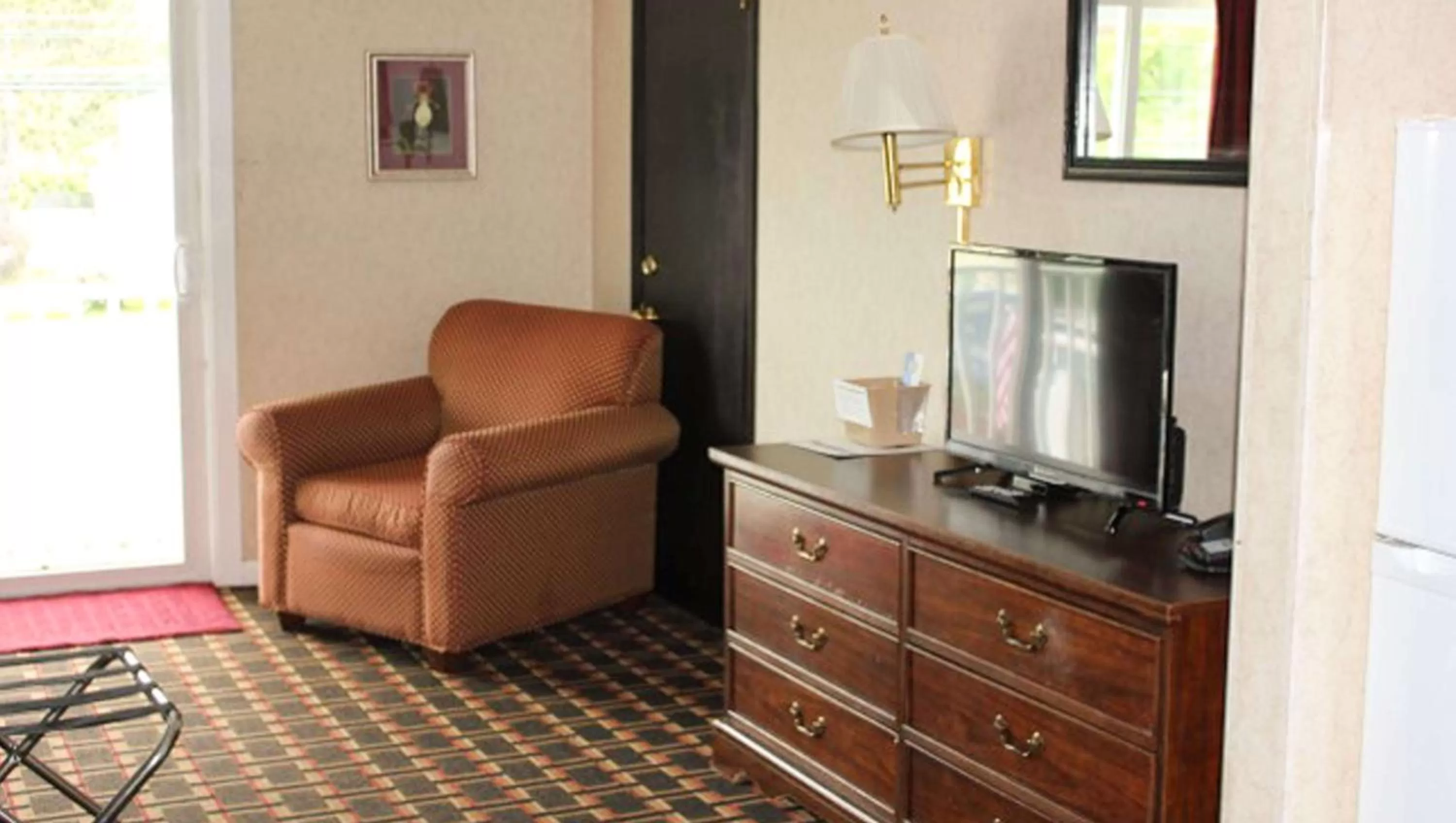 Photo of the whole room in Colonial Inn Ellsworth