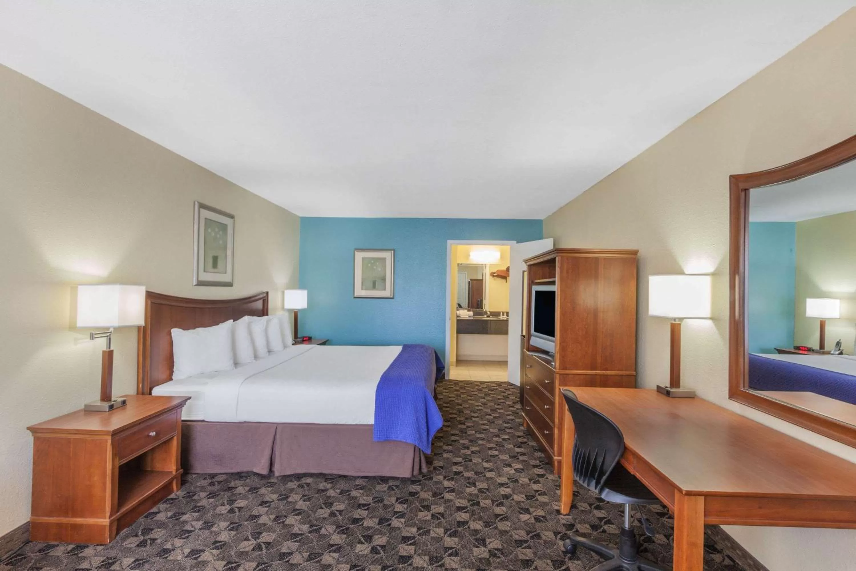 King Room - Disability Access - Non-Smoking in Days Inn by Wyndham Natchitoches
