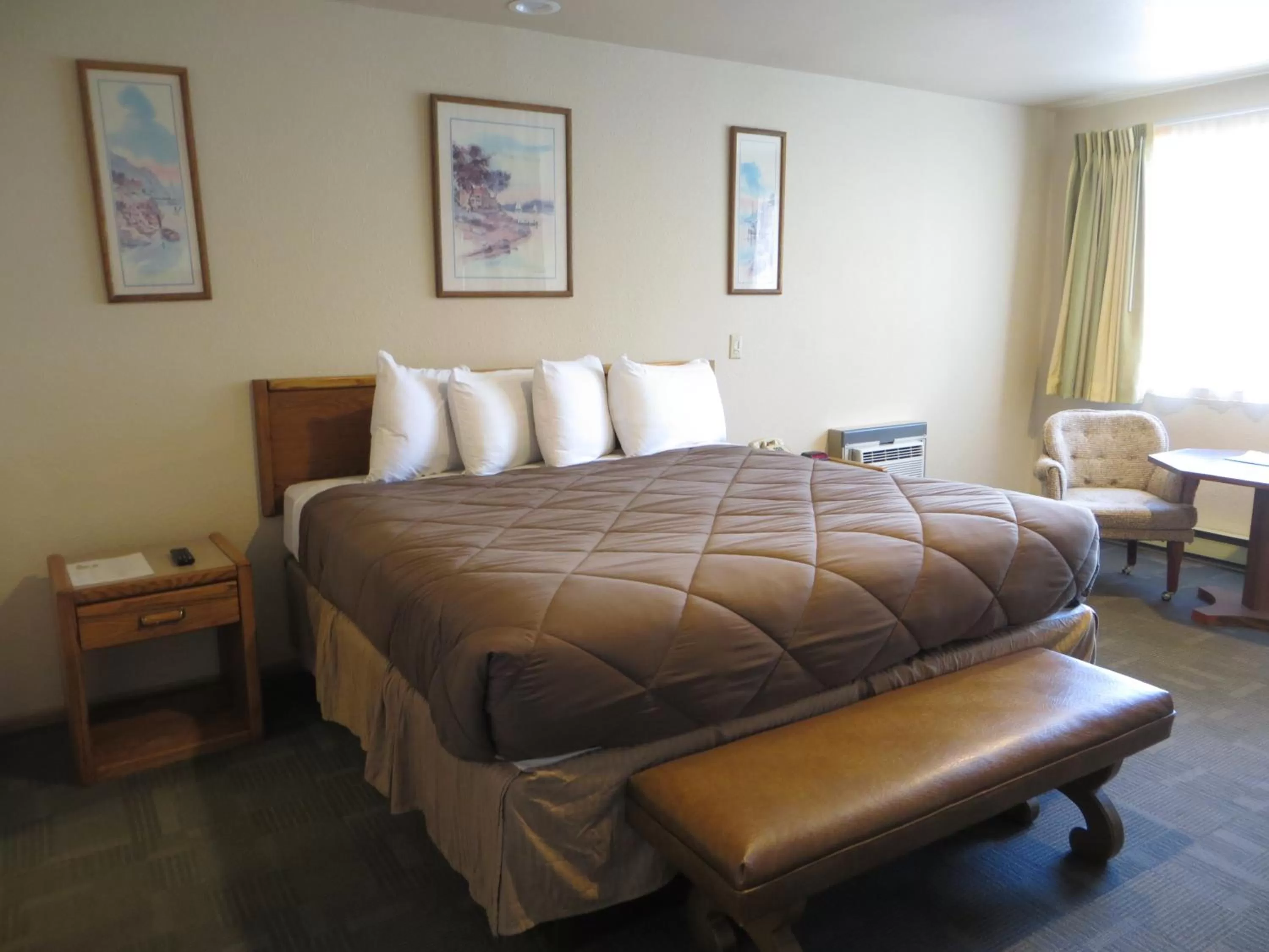 Seating area, Bed in Jailhouse Motel and Casino