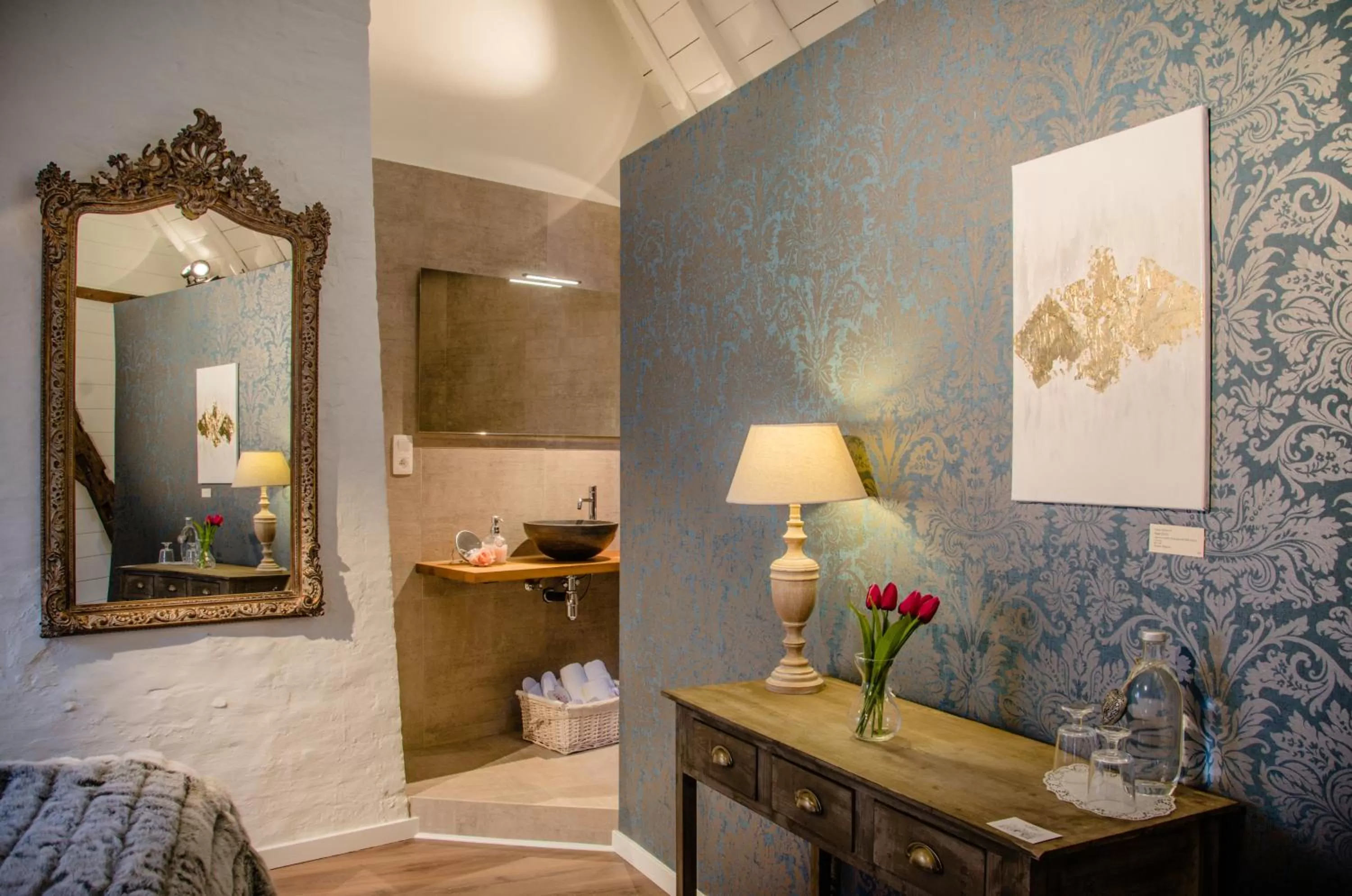 Bathroom, Bed in The White Queen B&B