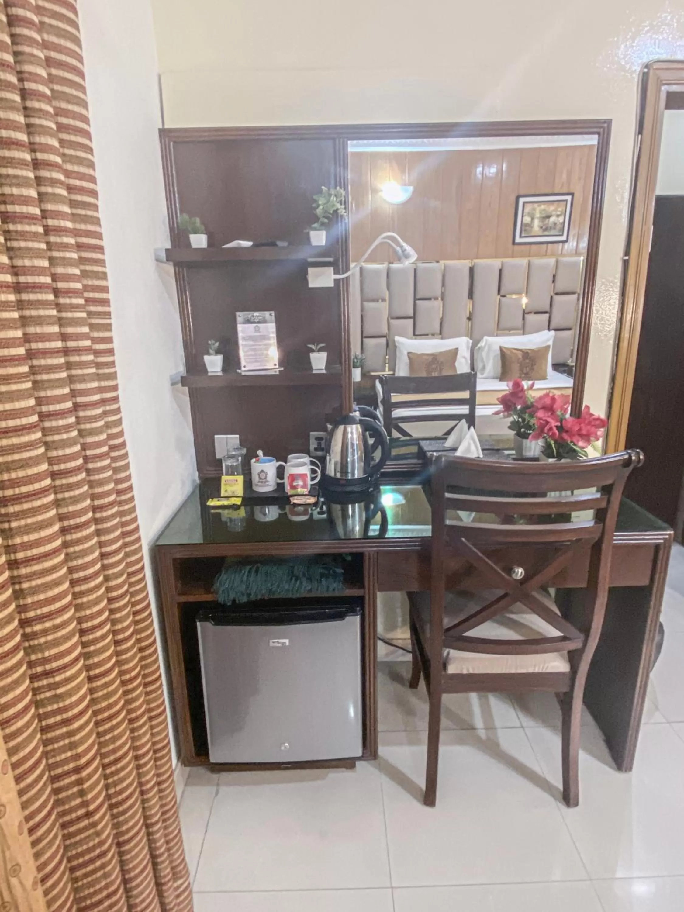 Restaurant/Places to Eat in World Inn Karachi