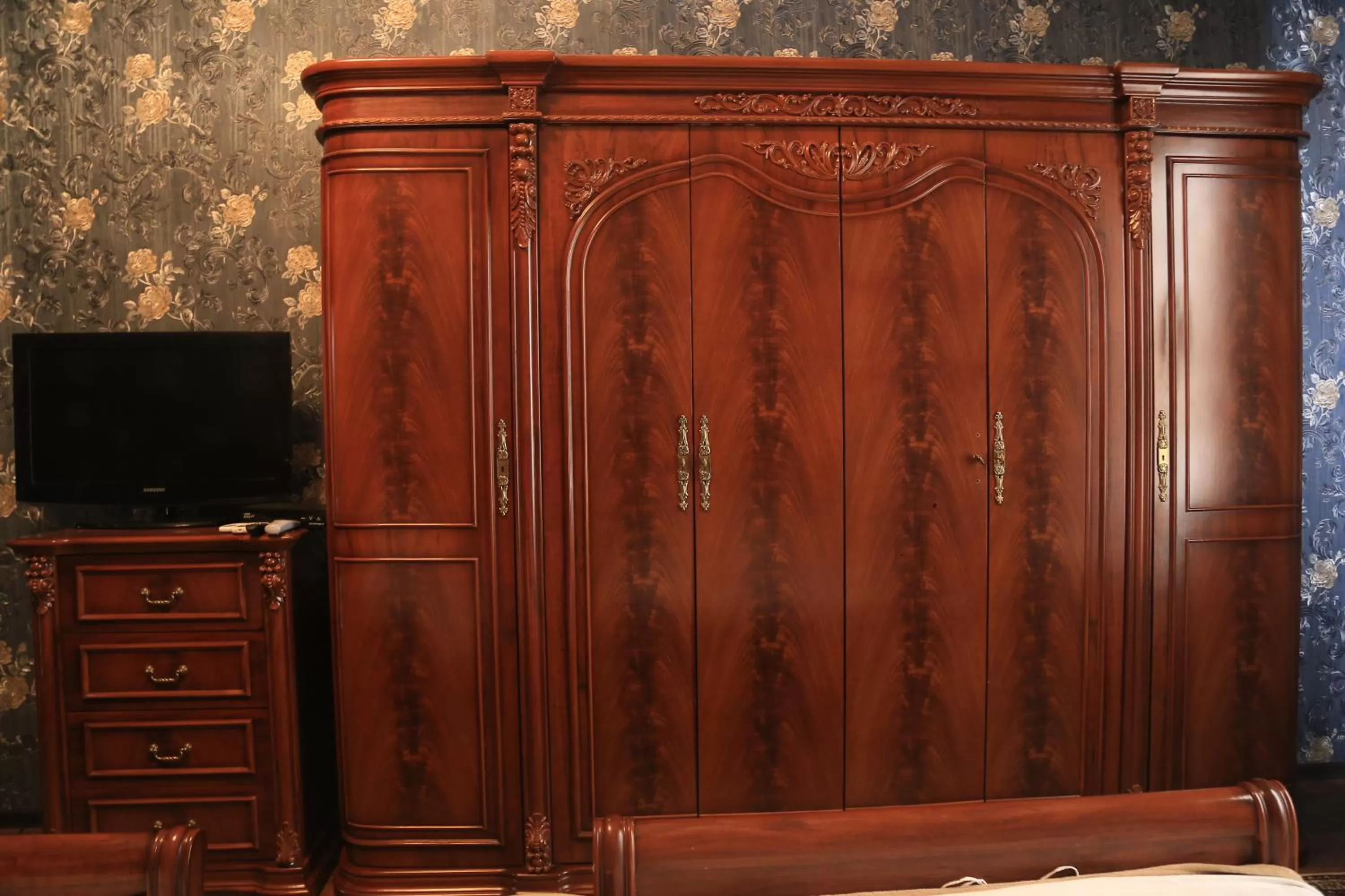 TV and multimedia, TV/Entertainment Center in Hotel Nurafshon Boutique