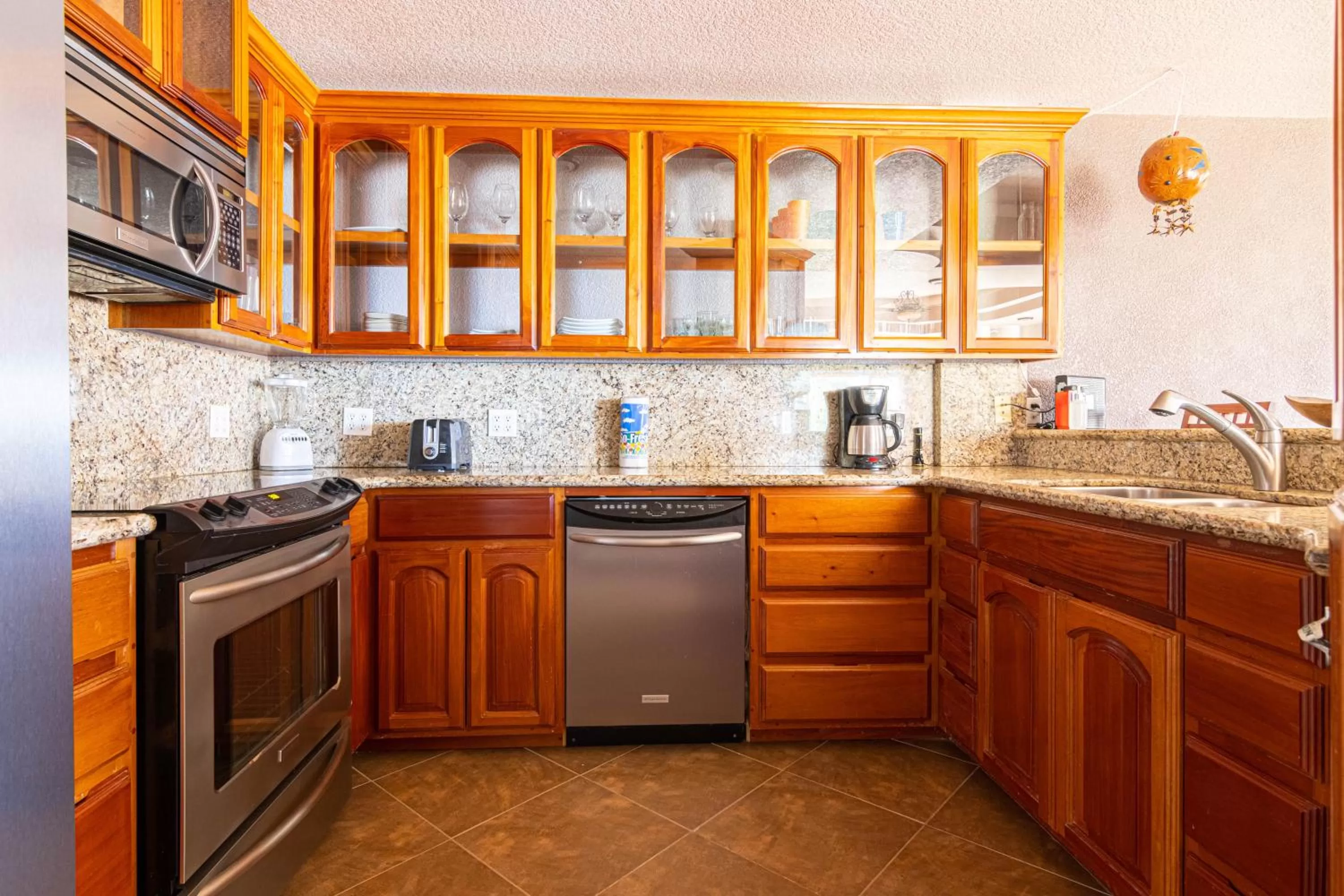 Coffee/tea facilities, Kitchen/Kitchenette in Lighthouse Beach Villas