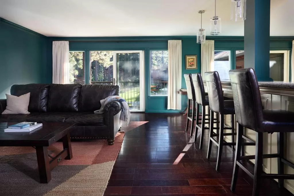 Living room in Black Bear Lodge