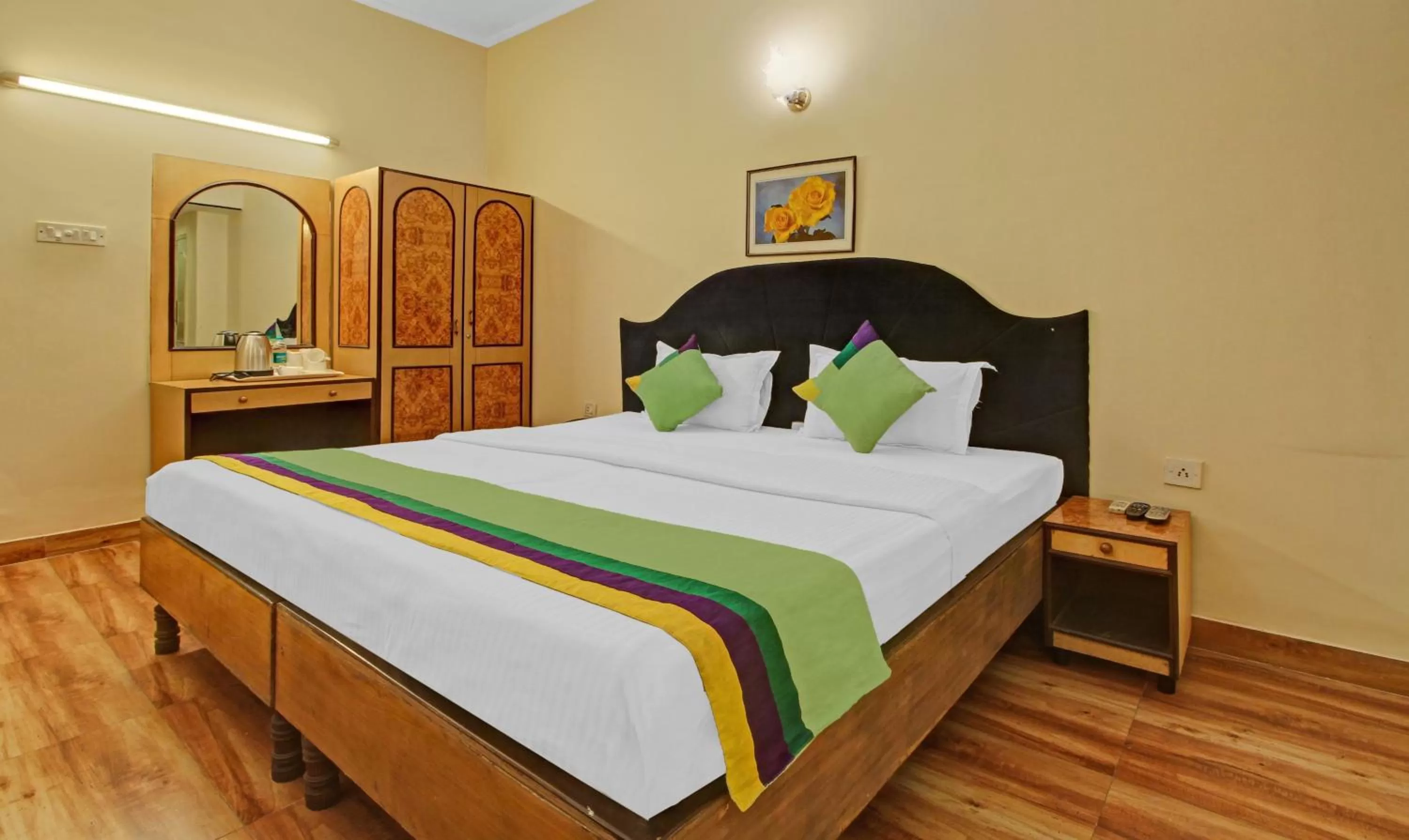 Photo of the whole room, Bed in Treebo Mira Inn, Camac Street