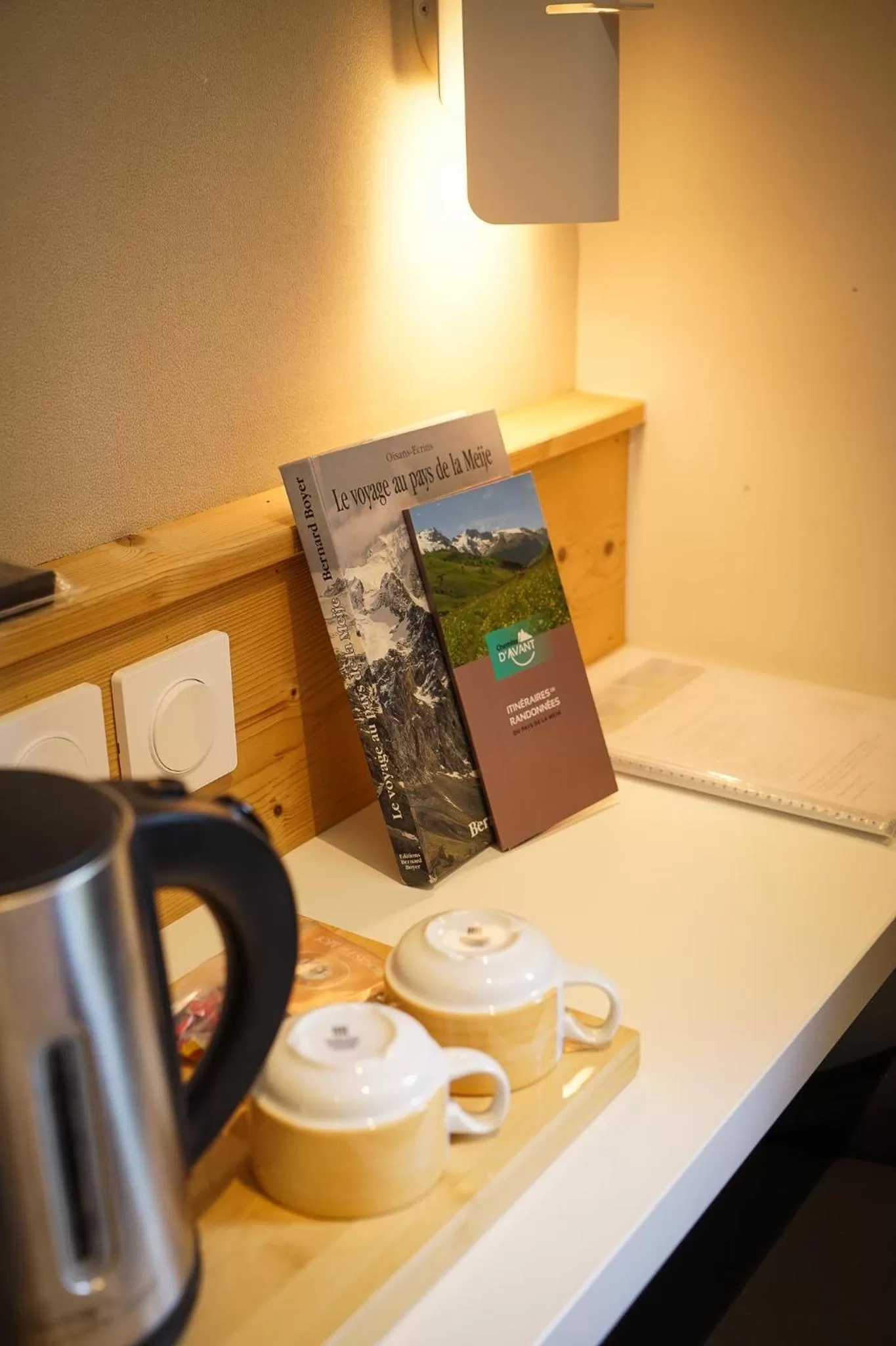 Coffee/tea facilities, Bed in Hotel Le Faranchin