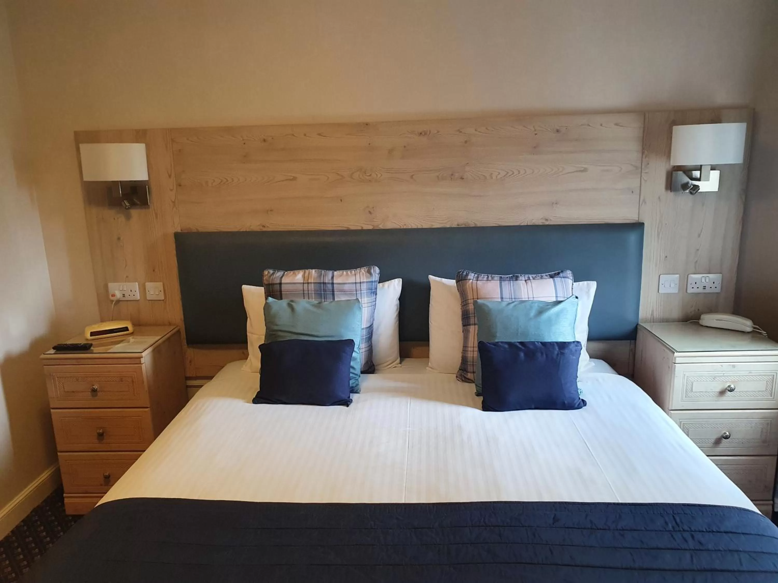 Bedroom, Bed in Sunninghill Hotel