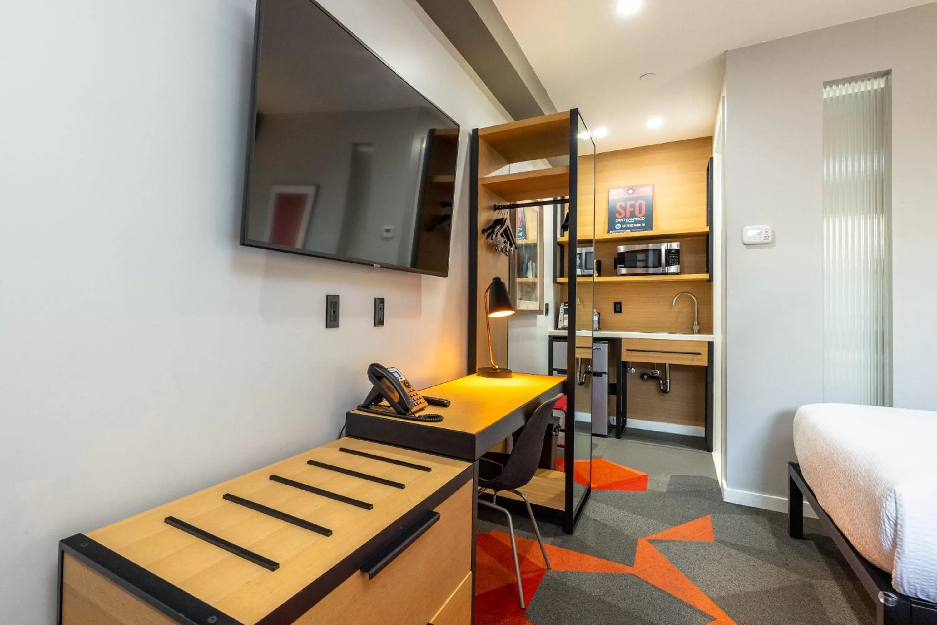 Bedroom, Bed in Infinity Hotel San Francisco, Tapestry Collection by Hilton