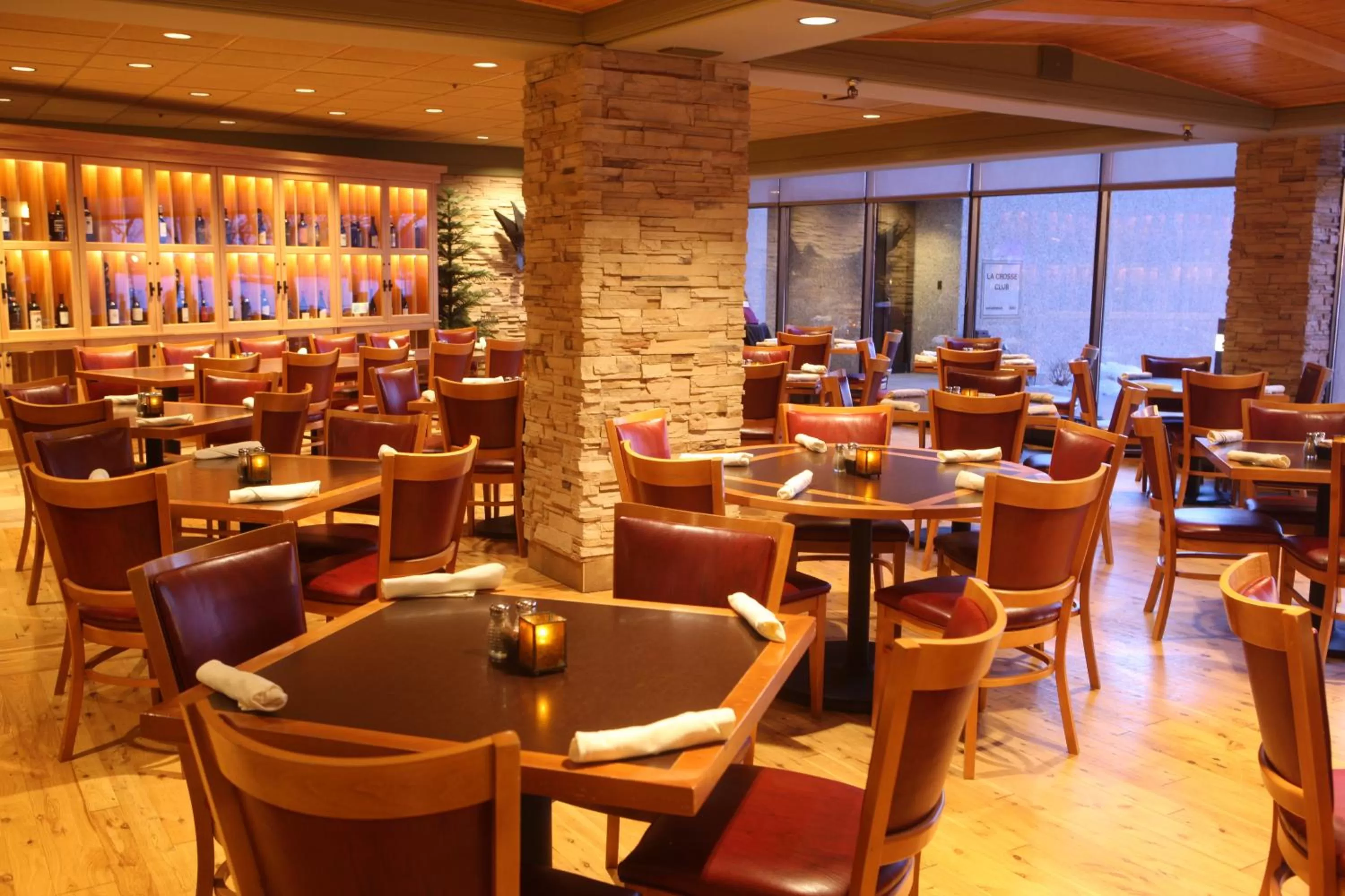 Restaurant/places to eat in Radisson Hotel La Crosse