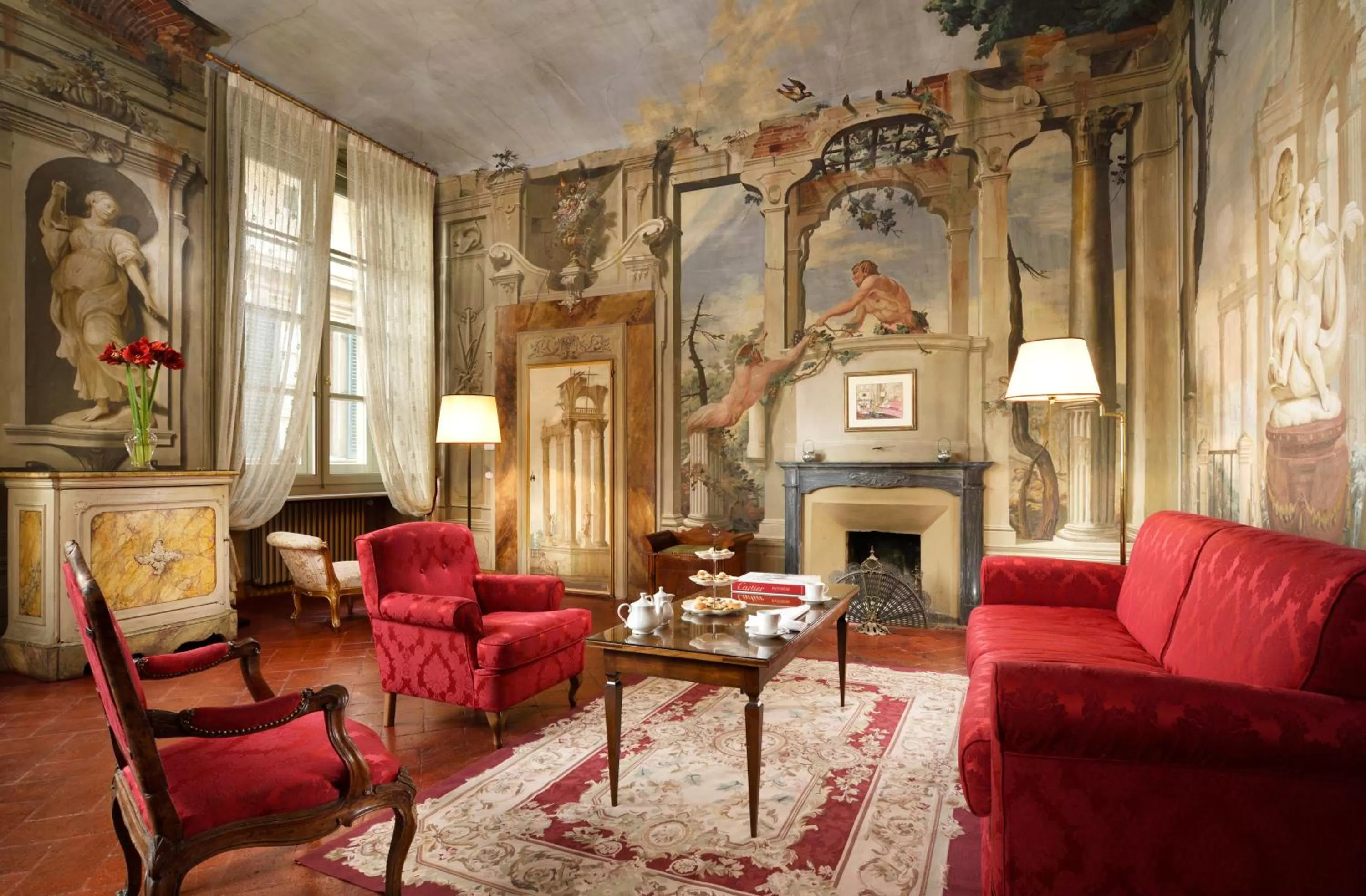 Seating area in Palazzo Niccolini al Duomo Residenza D'Epoca