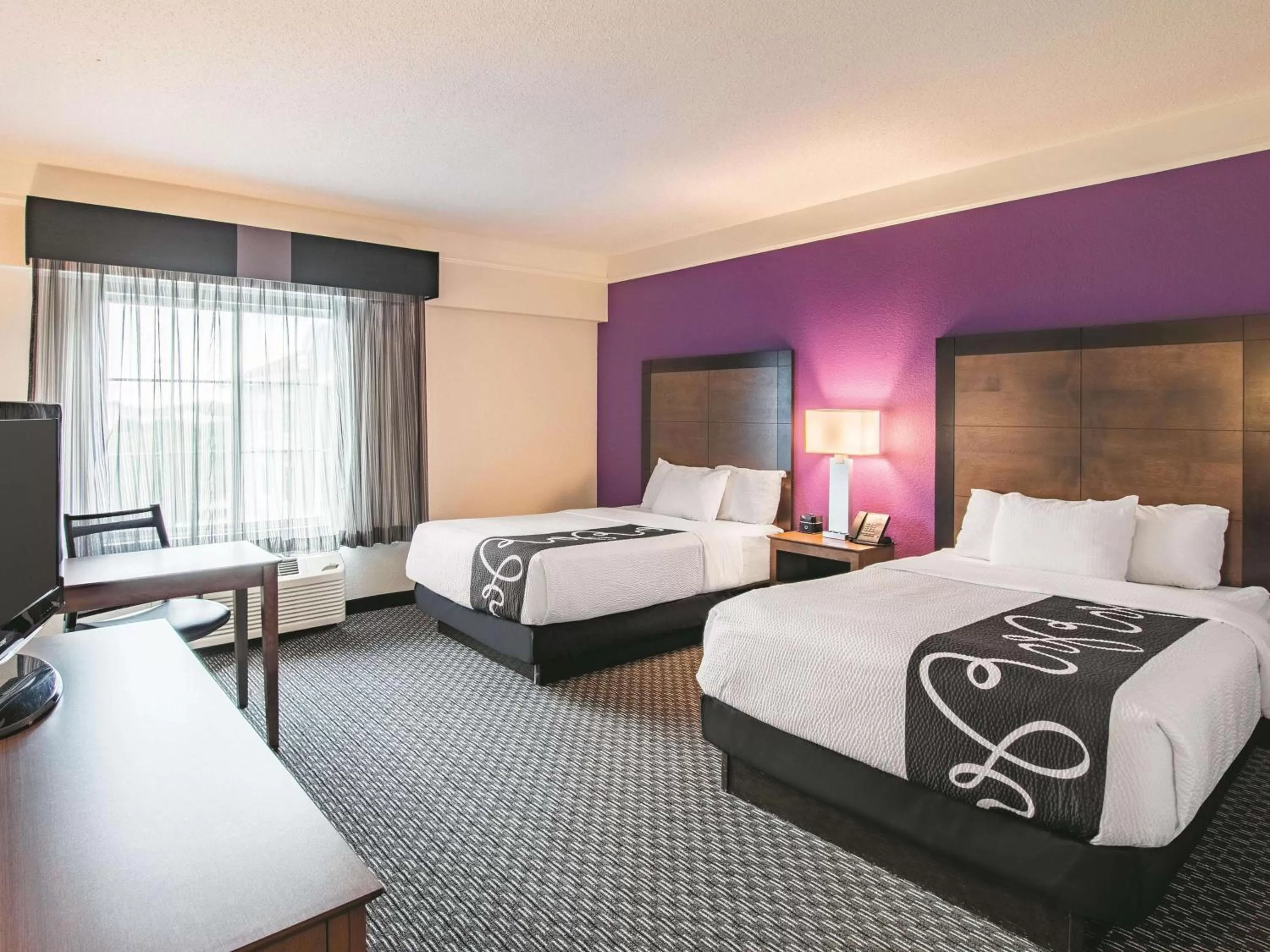 Photo of the whole room, Bed in La Quinta by Wyndham Fort Worth City View