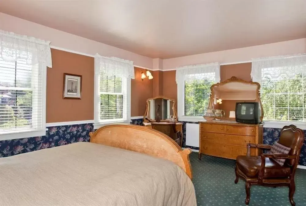 Superior Queen Room in Cecil Bacon Manor Superior Queen Room in Cecil Bacon Manor