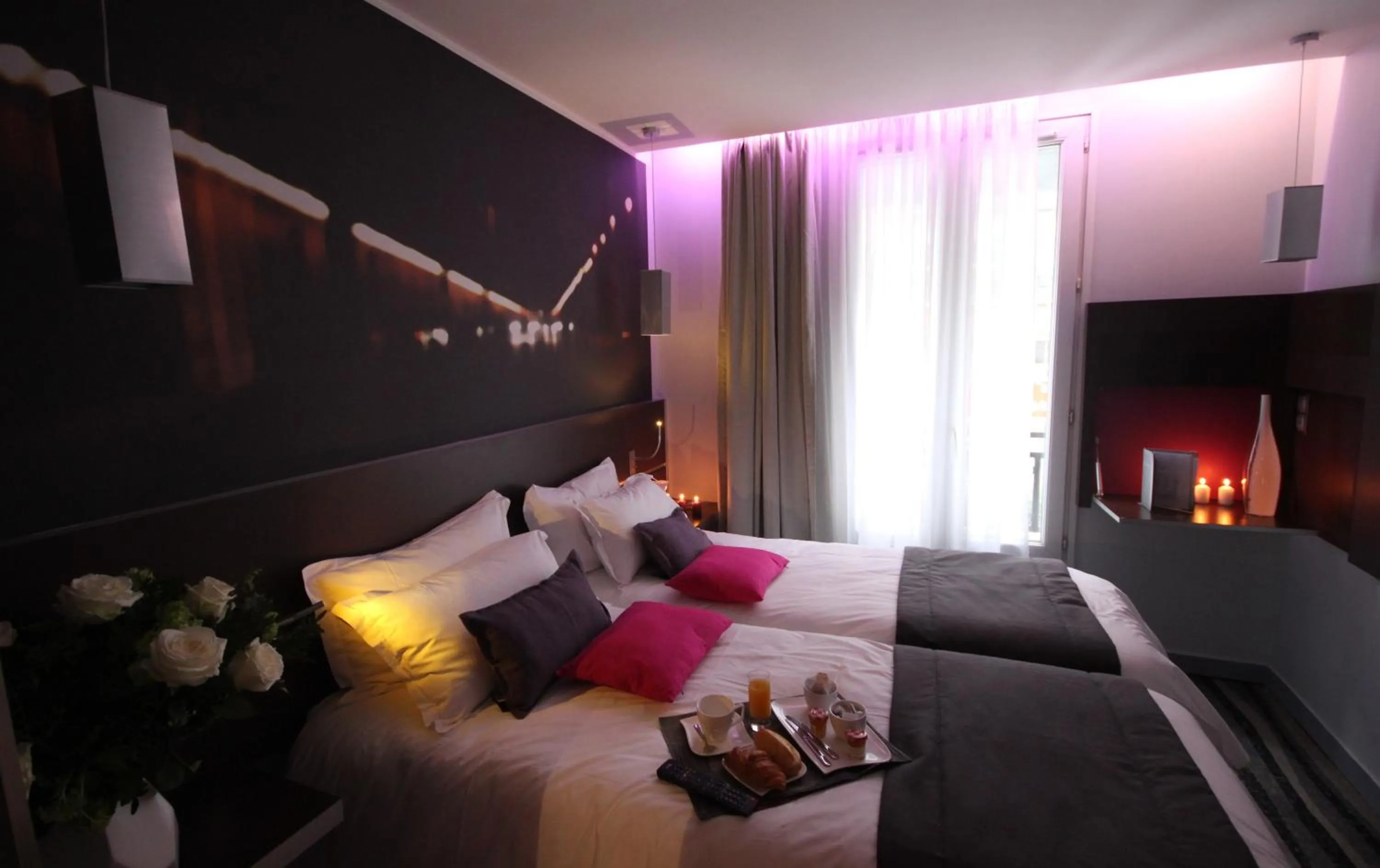 Photo of the whole room, Bed in Hôtel Lumières Montmartre Paris