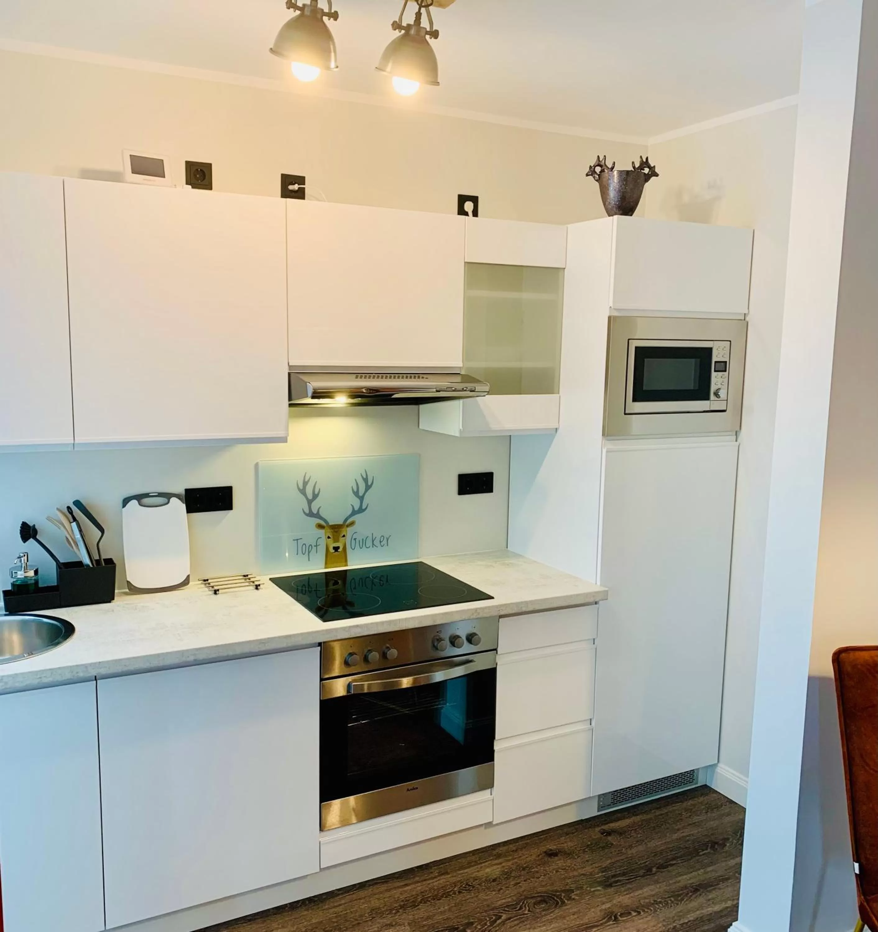 Kitchen/Kitchenette in BESOTEL Mettmann