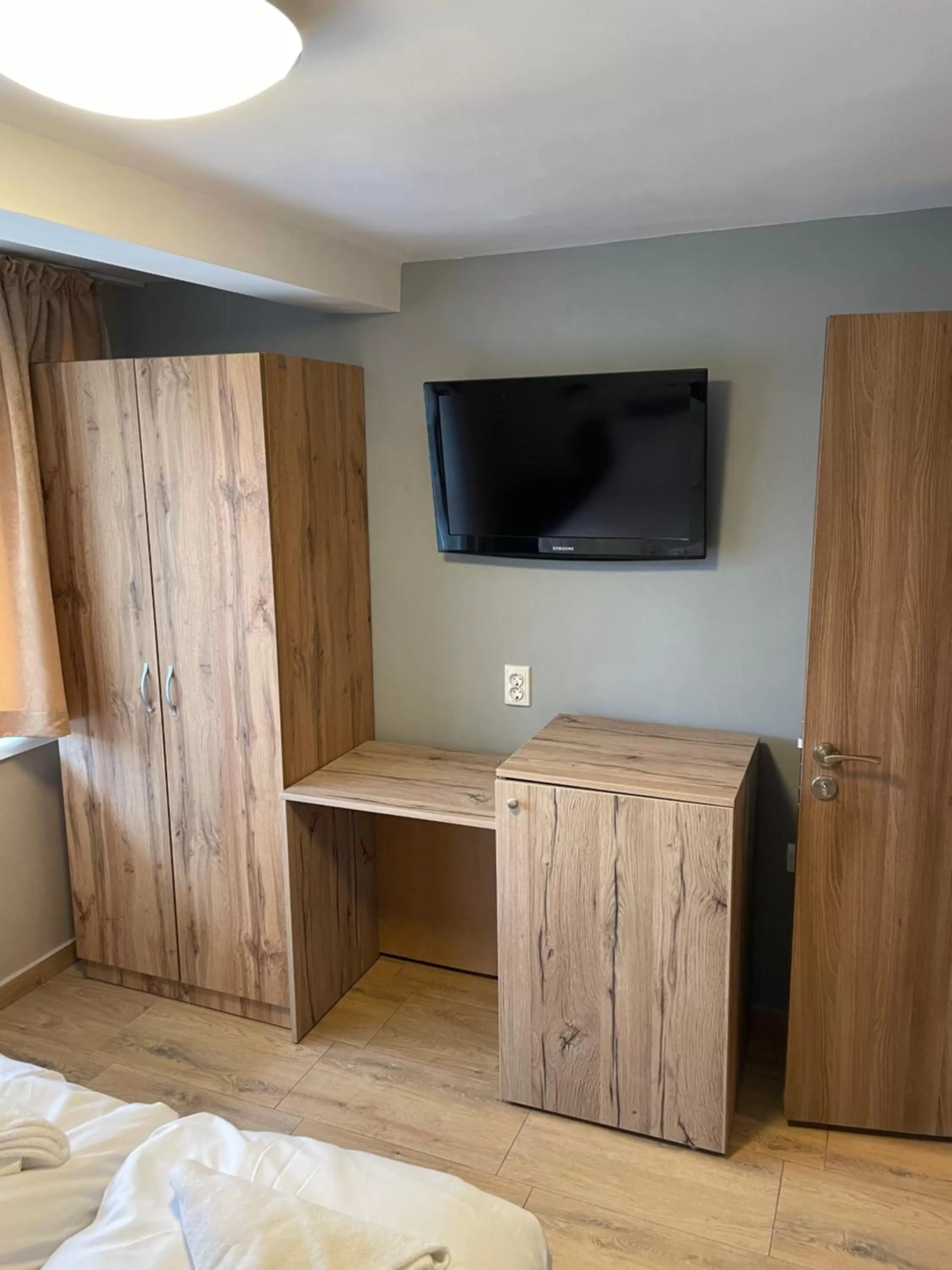 TV/Entertainment Center in Family Hotel Malibu