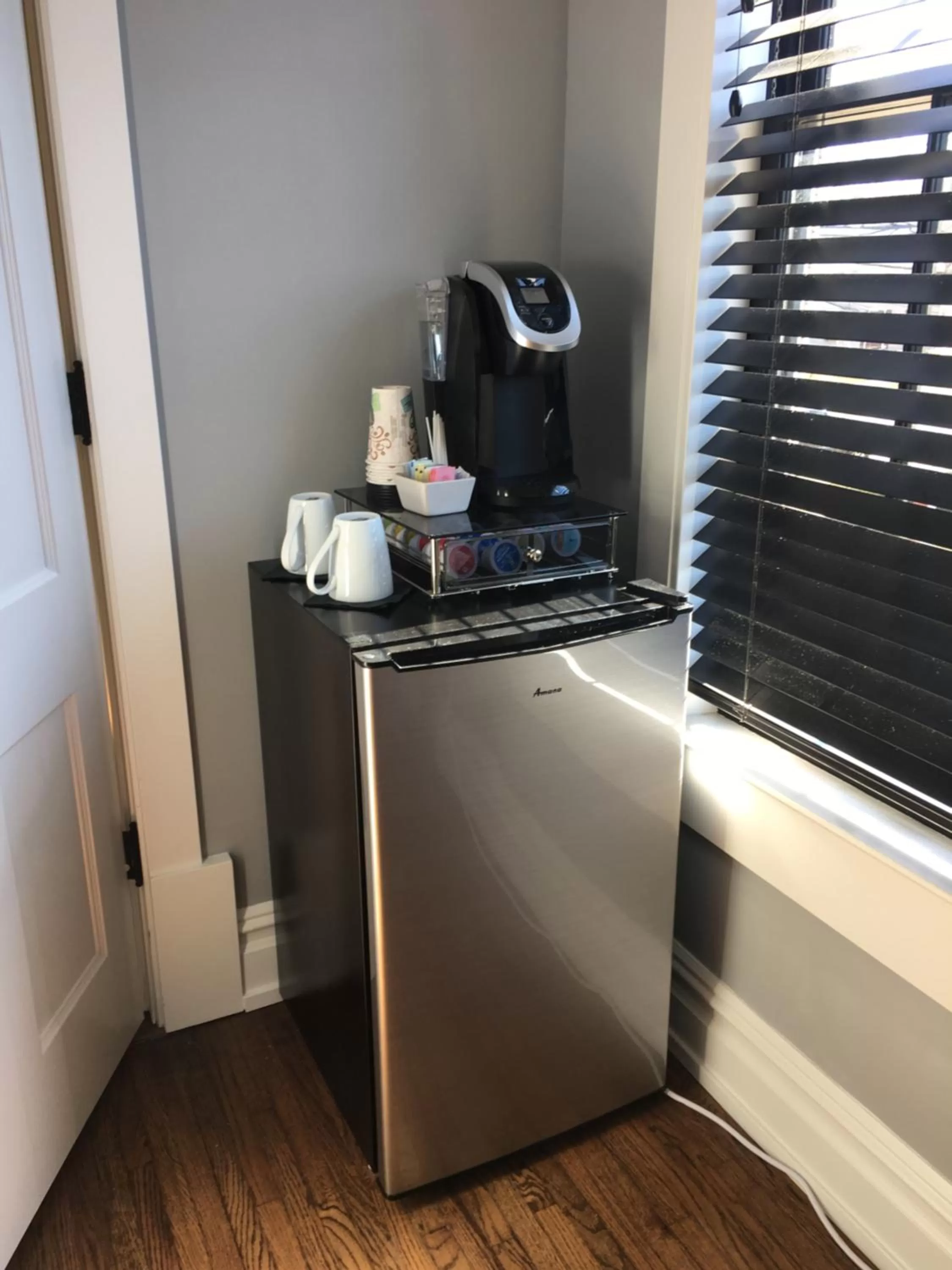 Coffee/tea facilities in The Plainfield Inn