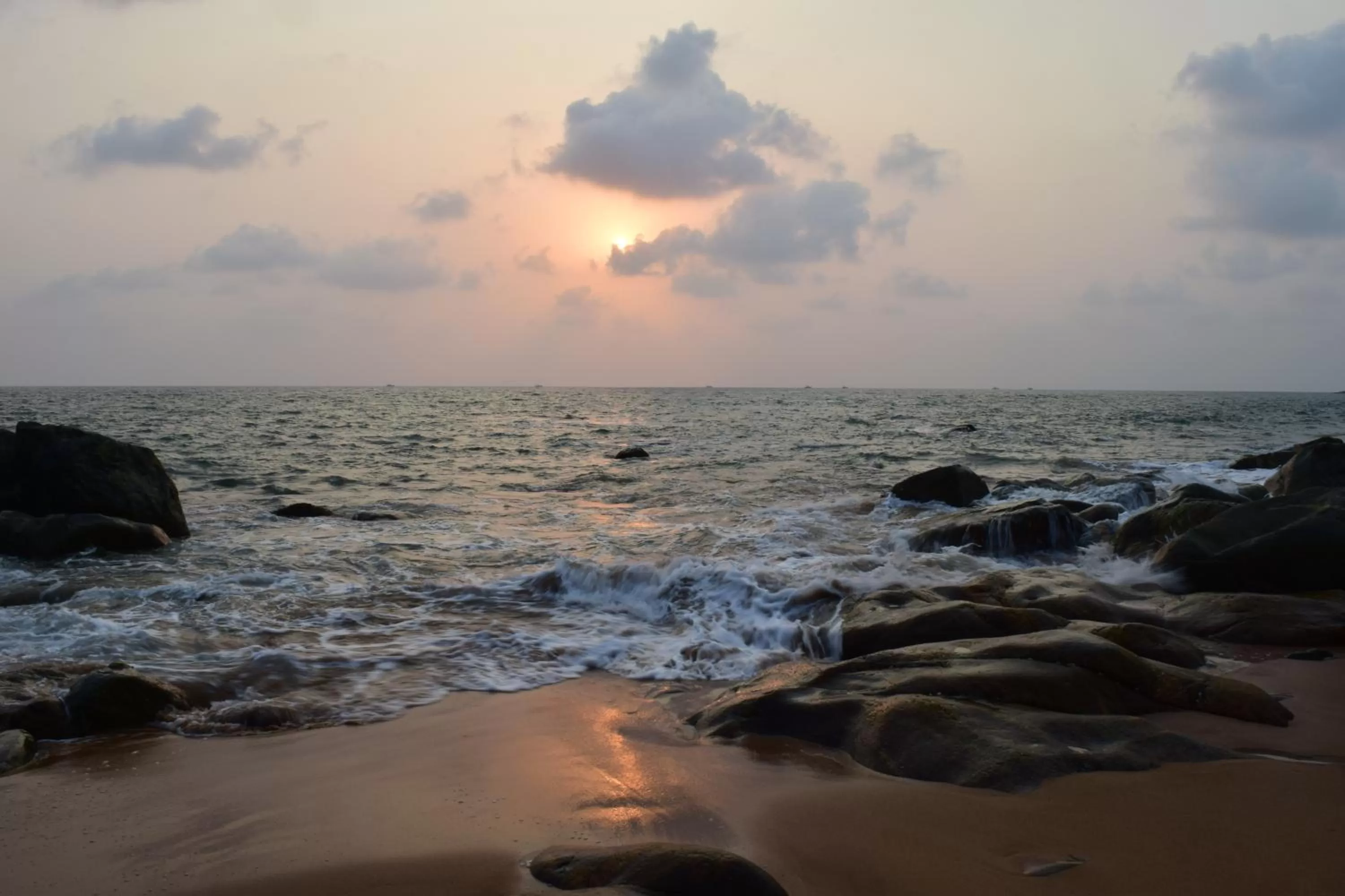 Sea view, Beach in Red Earth - Gokarna