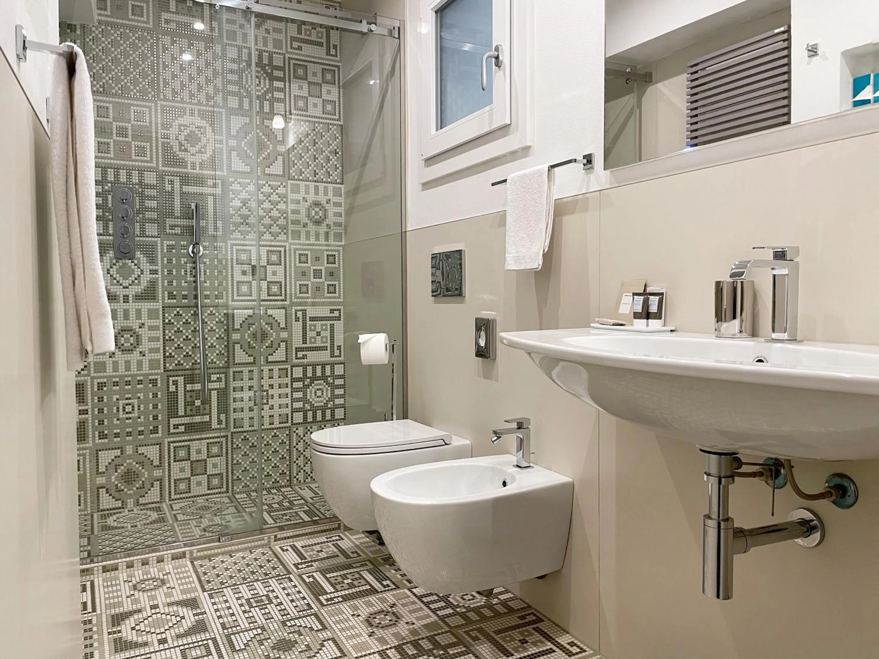 Shower in Hotel Touring