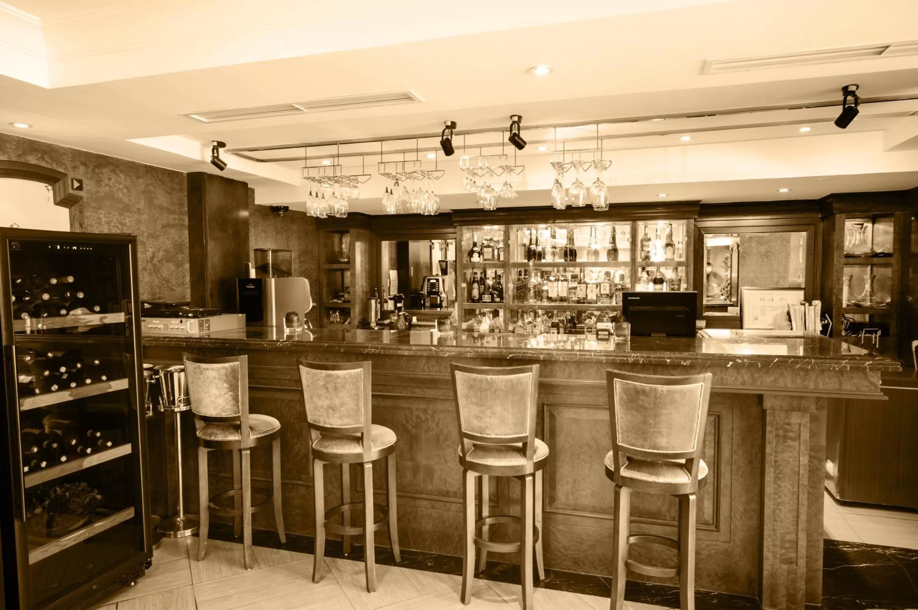 Lounge or bar in Paramount Gallery Hotel