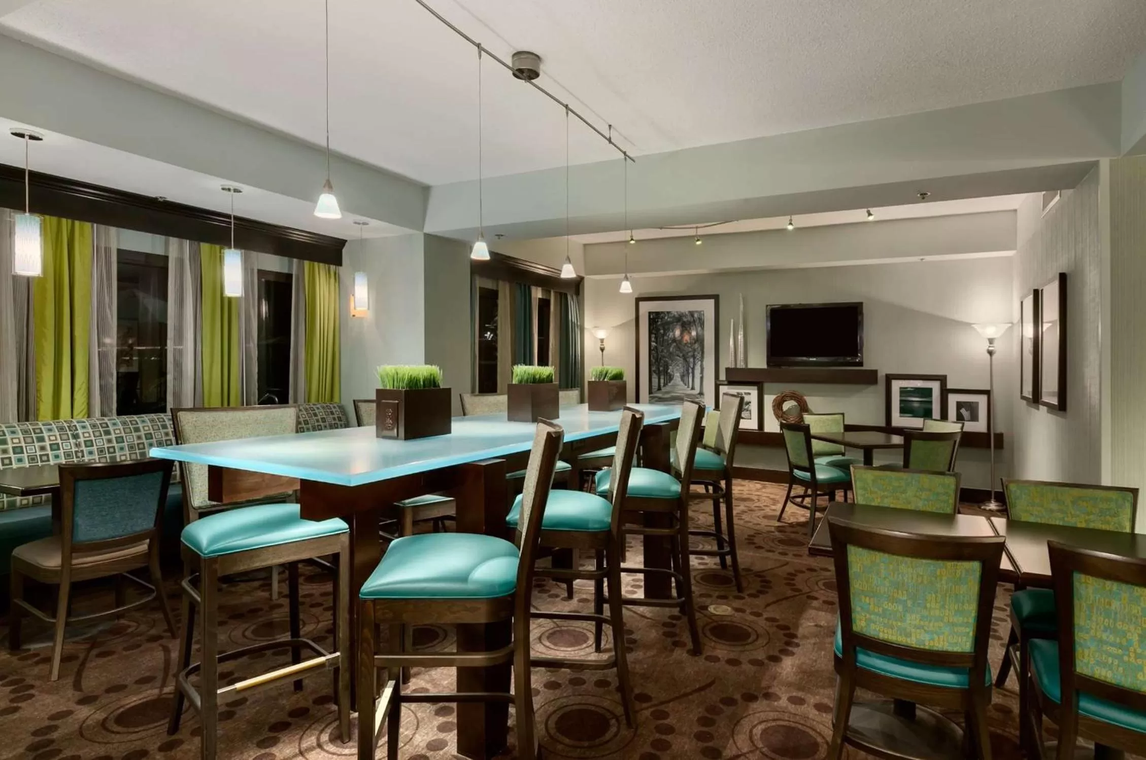Dining area in Hampton Inn Houston Northwest