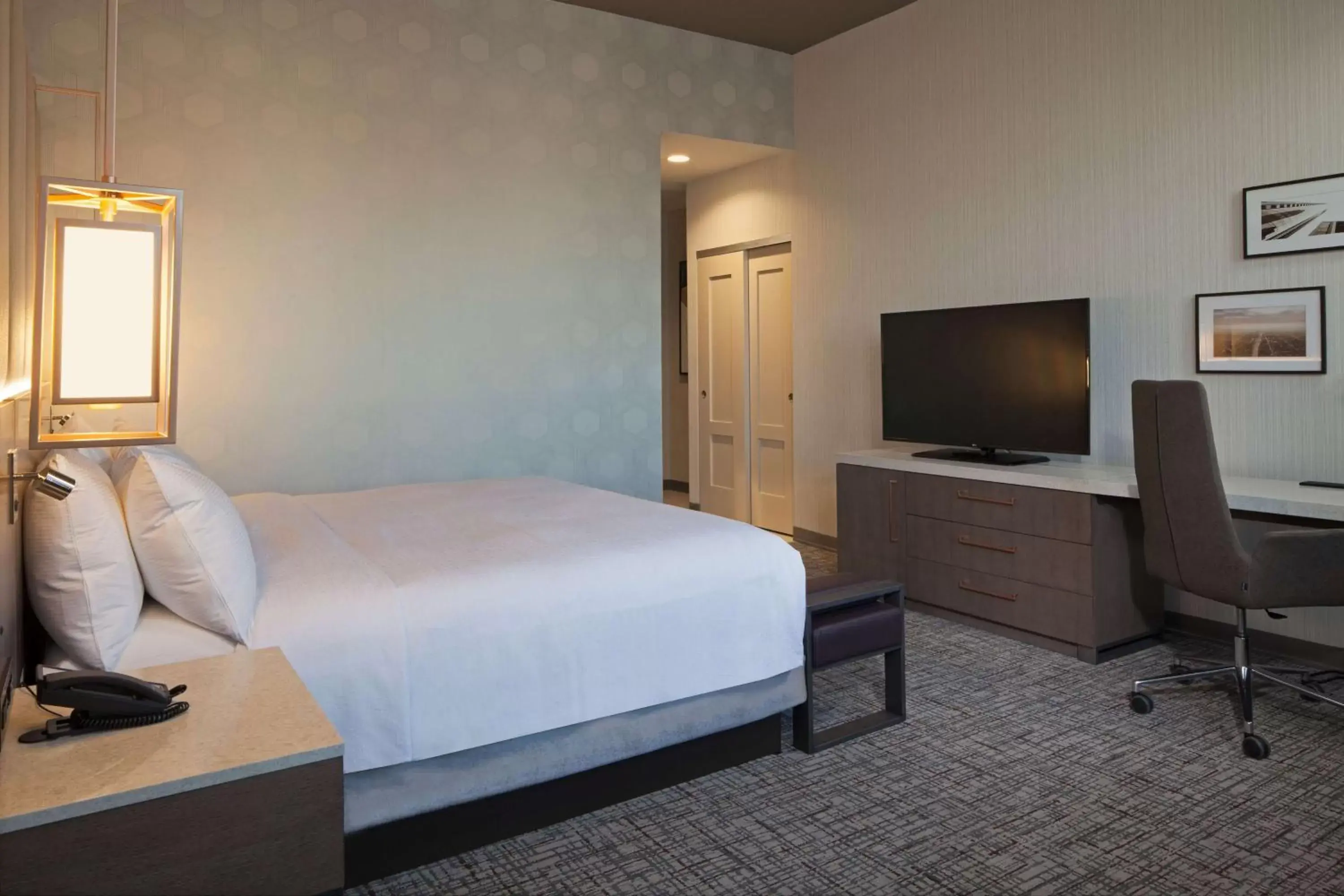 Deluxe King Room with Airport View in H Hotel Los Angeles, Curio Collection By Hilton Deluxe King Room with Airport View in H Hotel Los Angeles, Curio Collection By Hilton