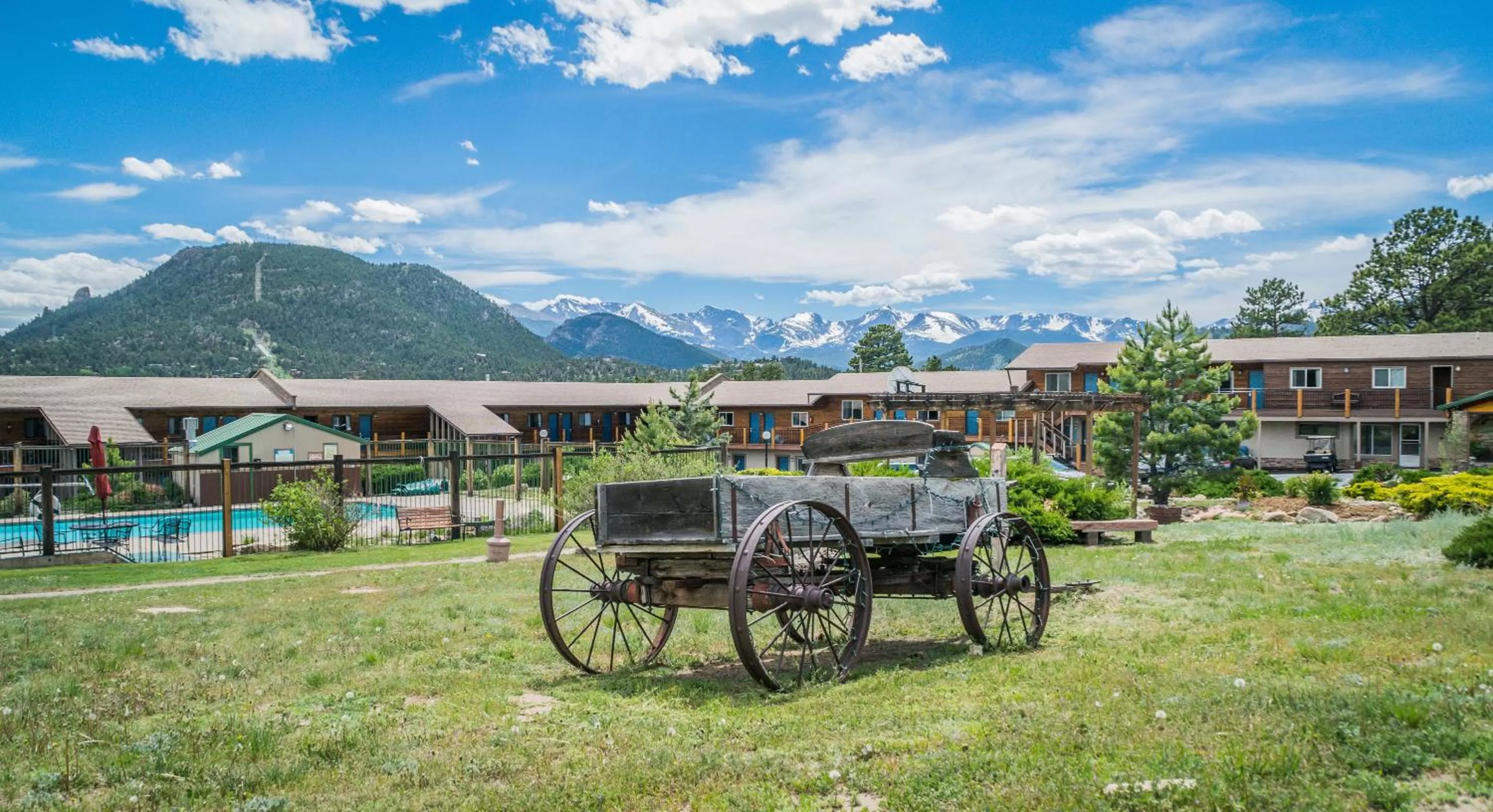 Inner courtyard view in Blue Door Inn