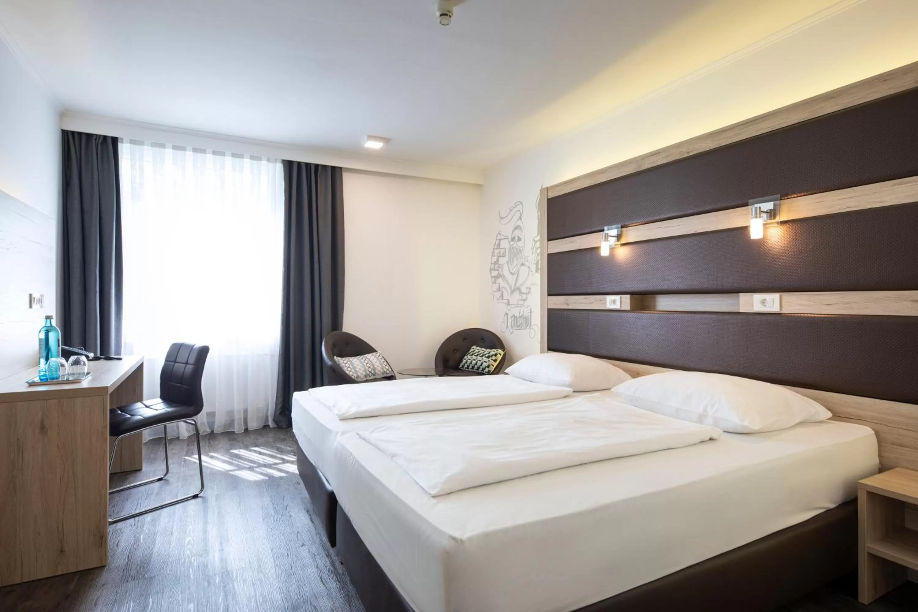 Photo of the whole room, Bed in Michel Hotel Landshut Kaiserhof