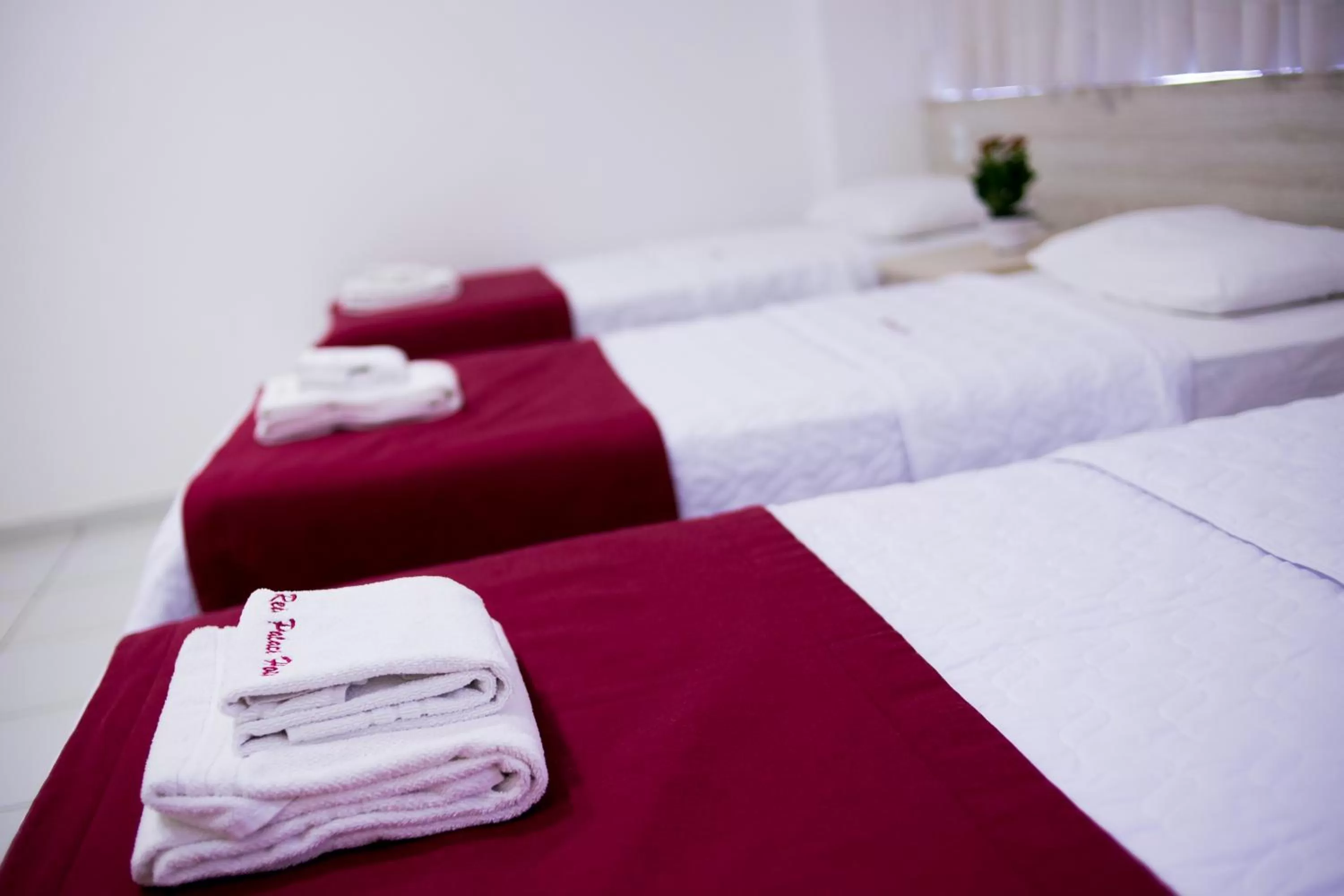 Photo of the whole room, Bed in Reis Palace Hotel