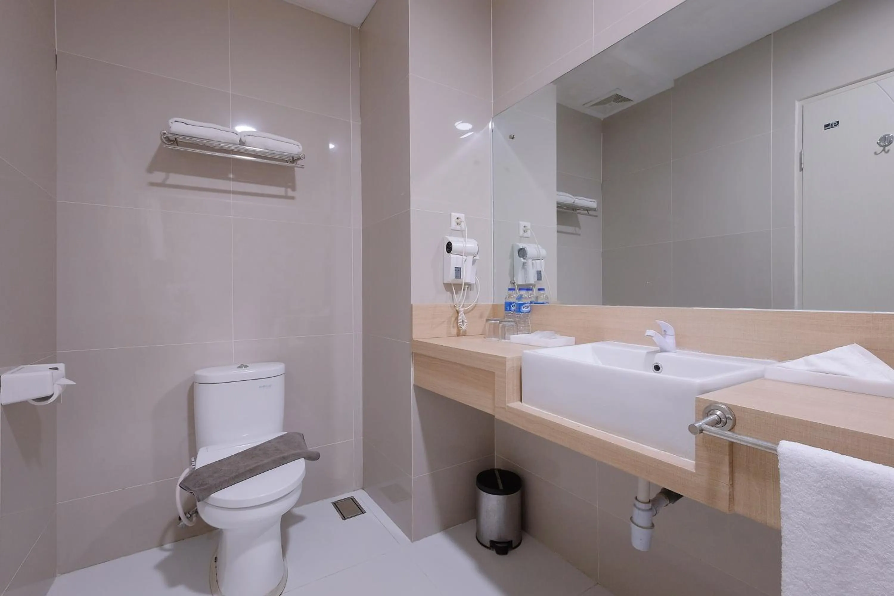 Bathroom in Premiere Hotel Tegal