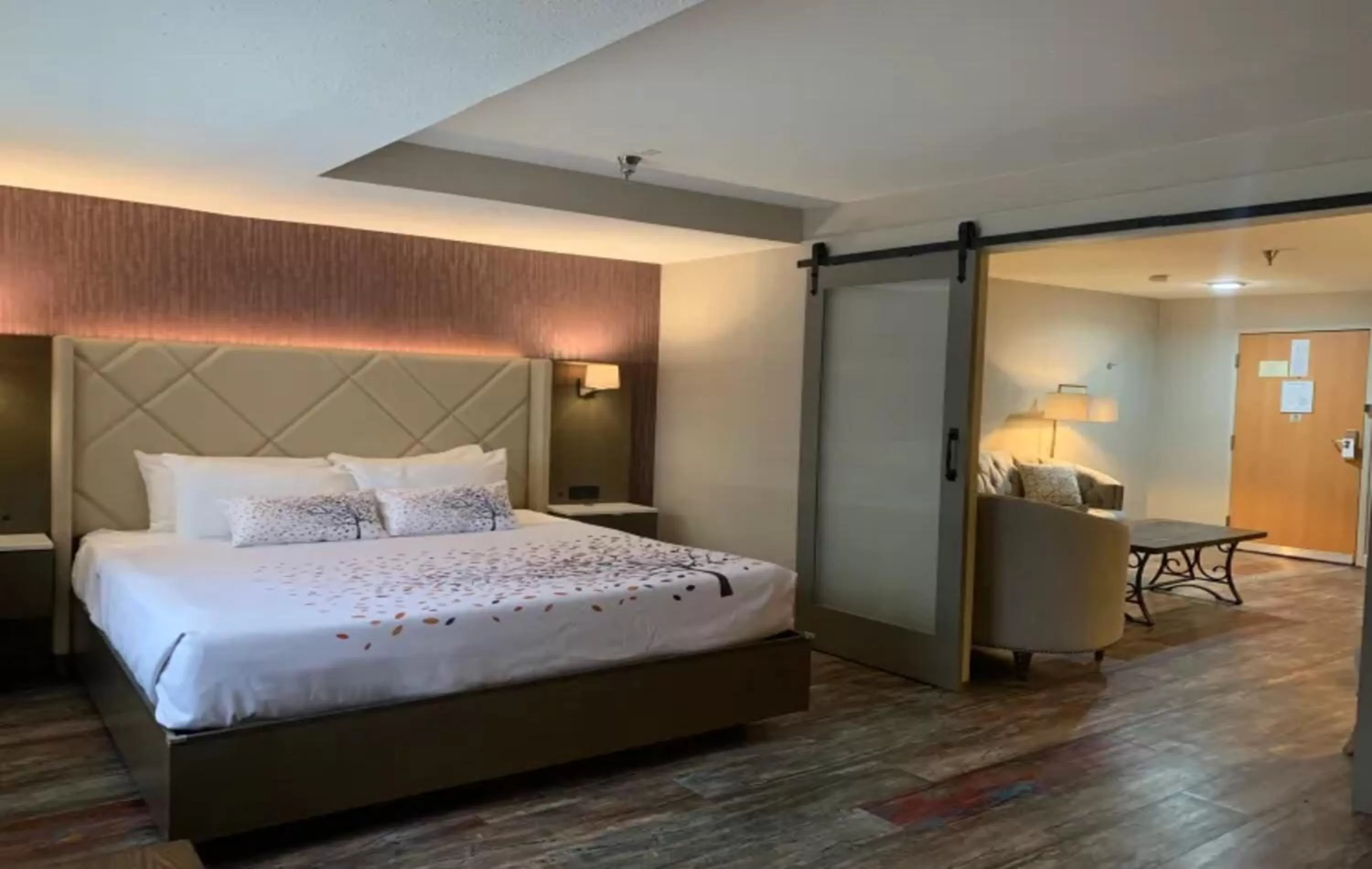 Bed in Empeiria High Sierra Hotel