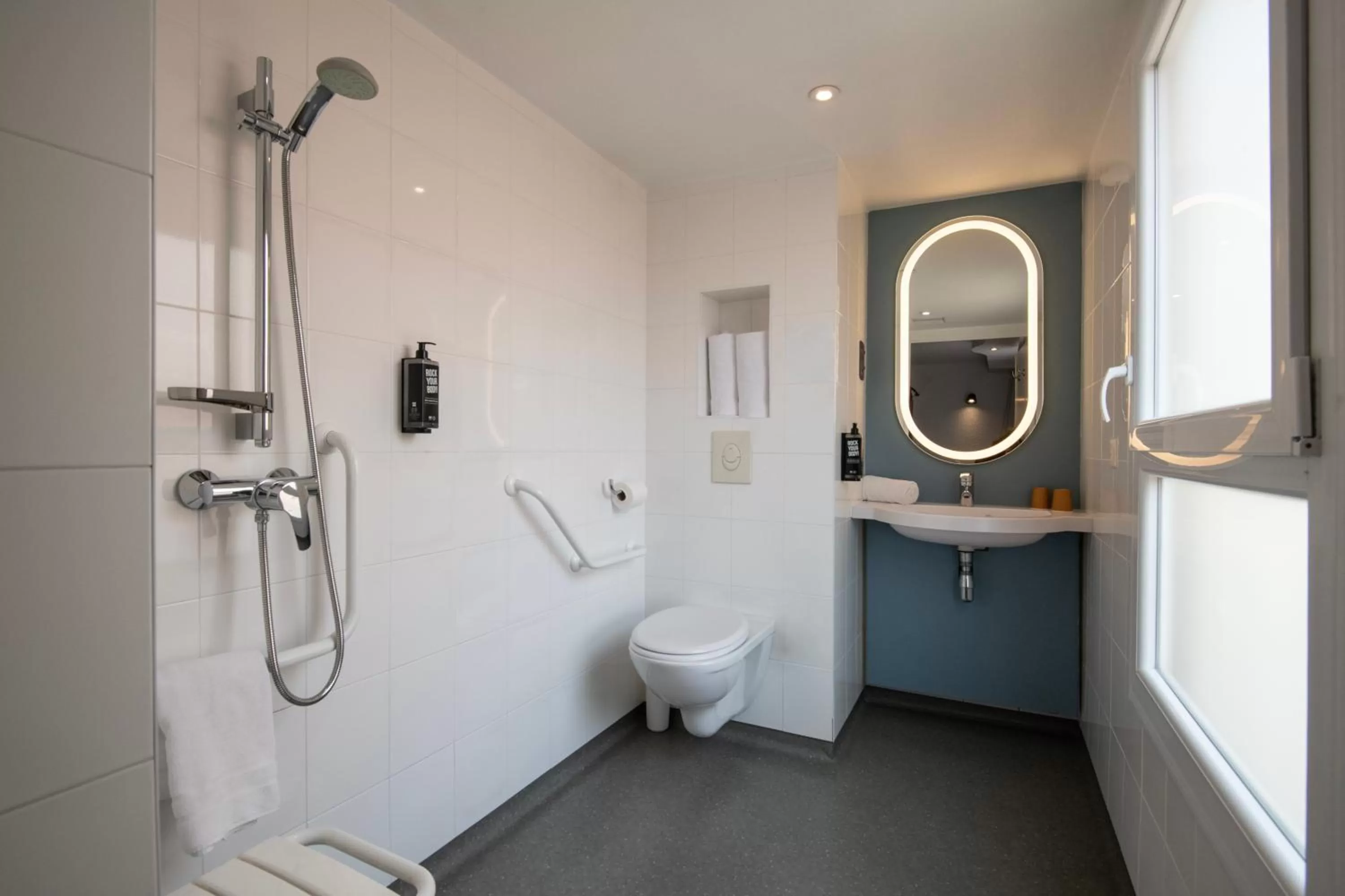 Shower in ibis Cannes Centre