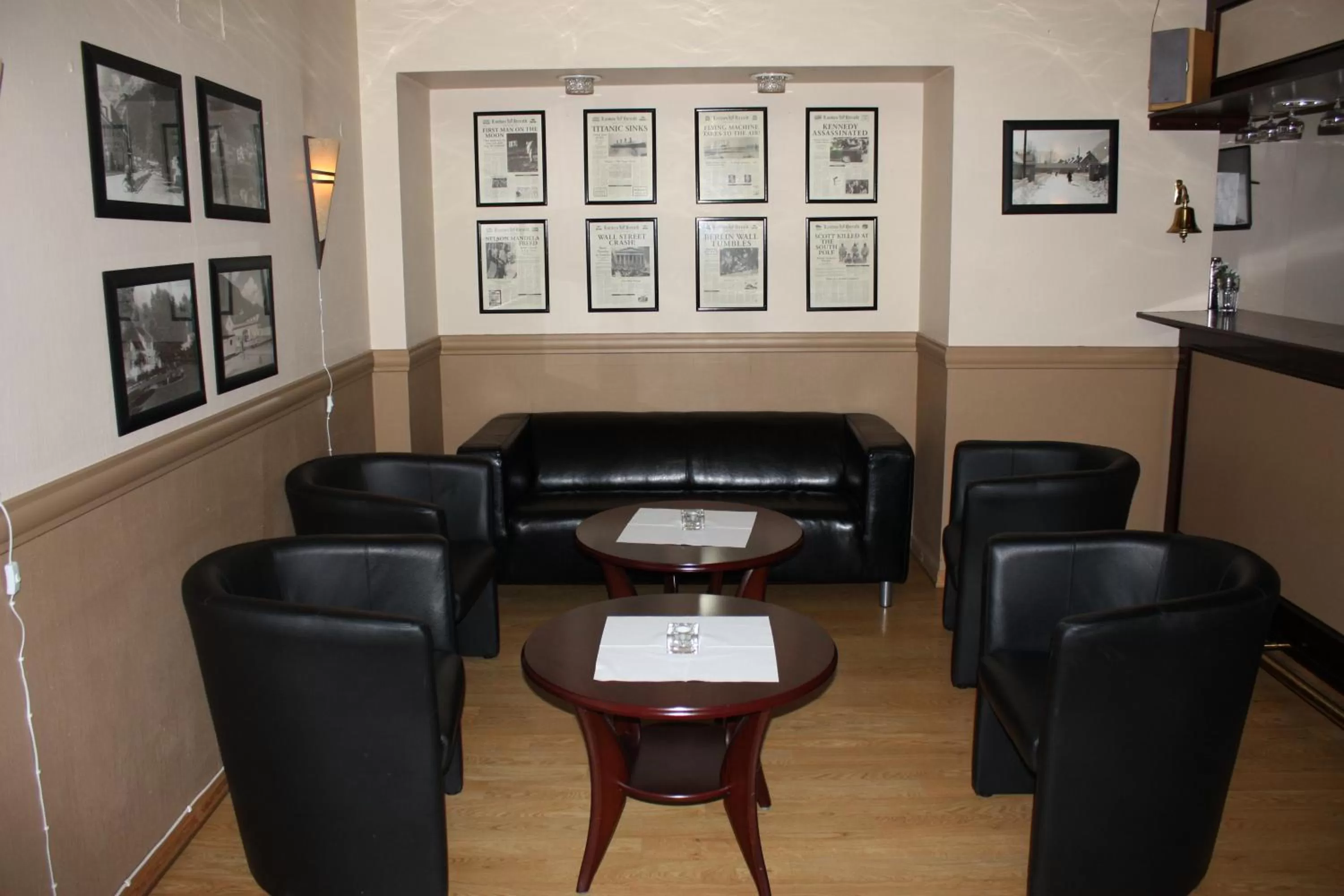 Lounge or bar in Øren Hotel