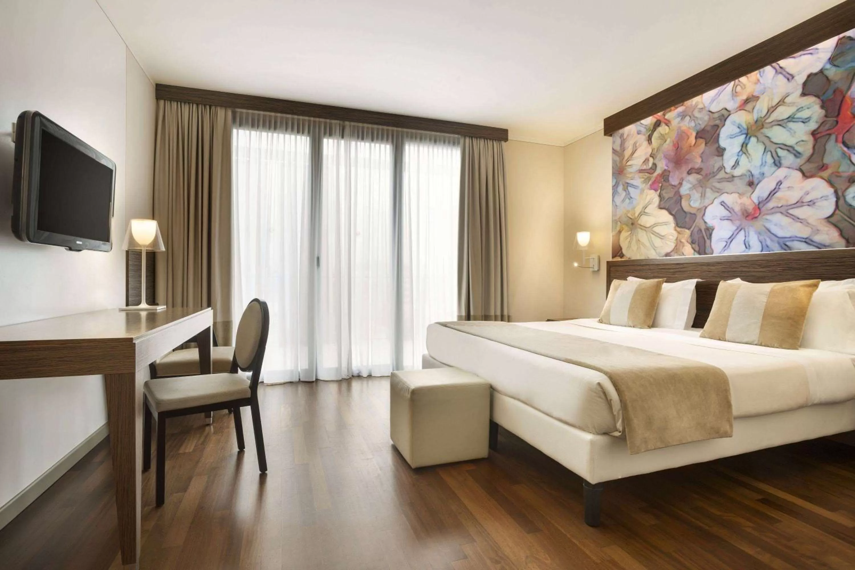 Photo of the whole room, Bed in Ramada Plaza by Wyndham Milano
