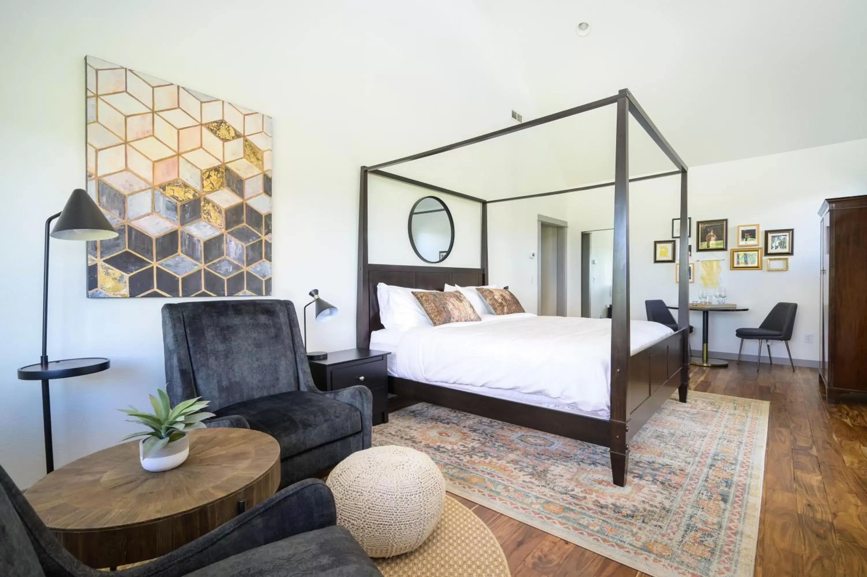 01 - Deluxe King Room in The Setting Inn Willamette Valley 01 - Deluxe King Room in The Setting Inn Willamette Valley