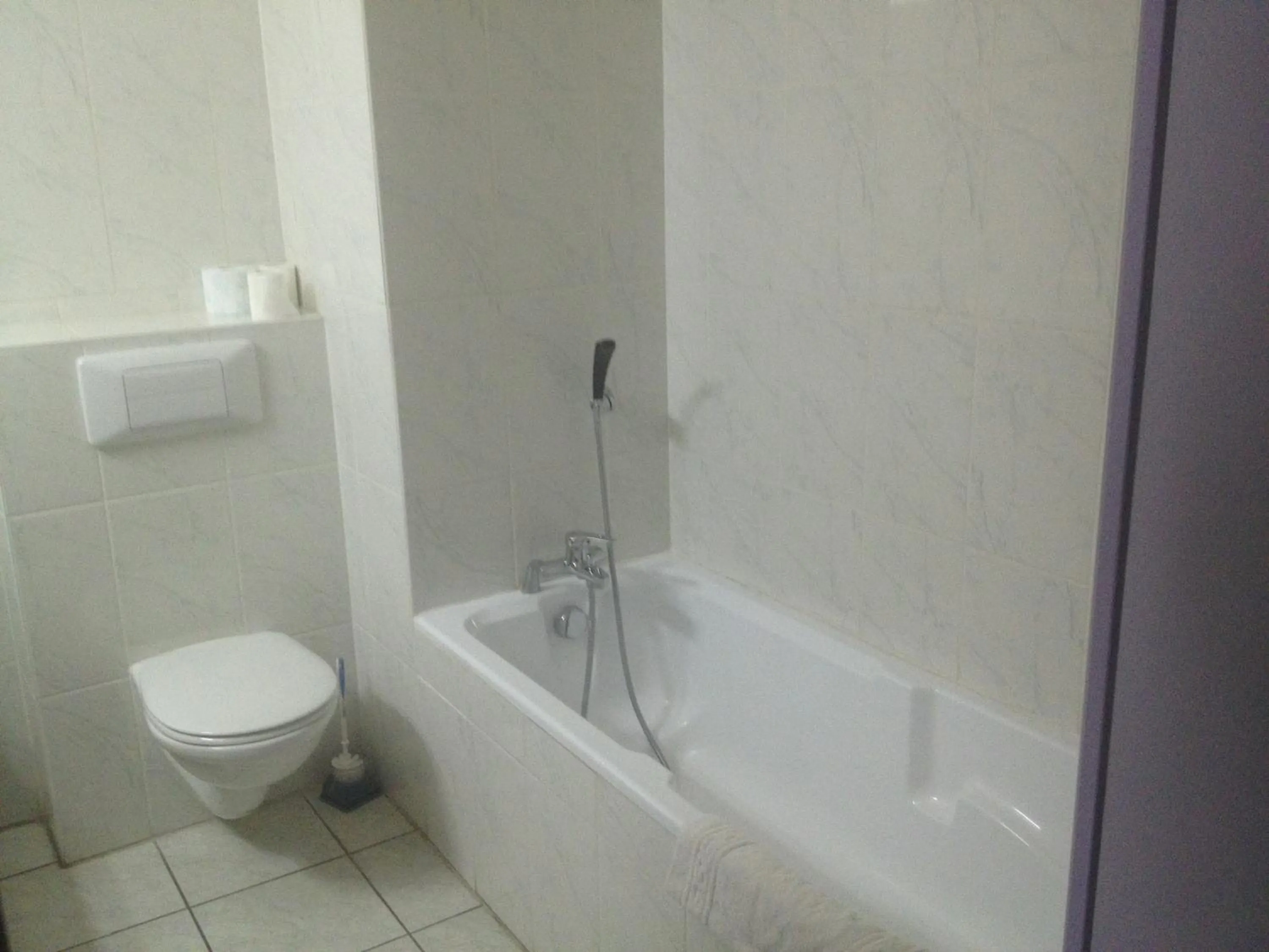 Shower in Hotel Le Strasbourg