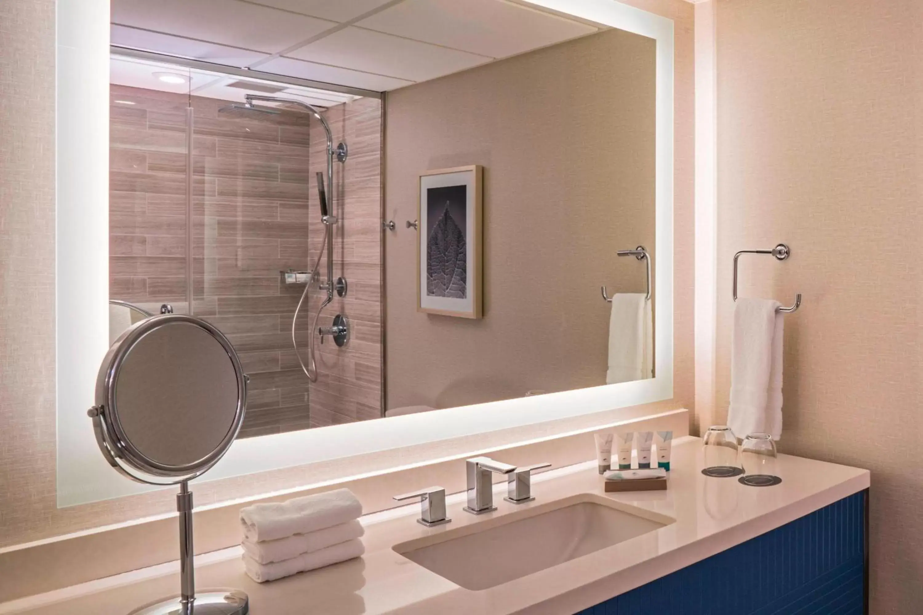 Traditional, Guest room, 2 King in The Westin Oaks Houston at the Galleria Traditional, Guest room, 2 King in The Westin Oaks Houston at the Galleria