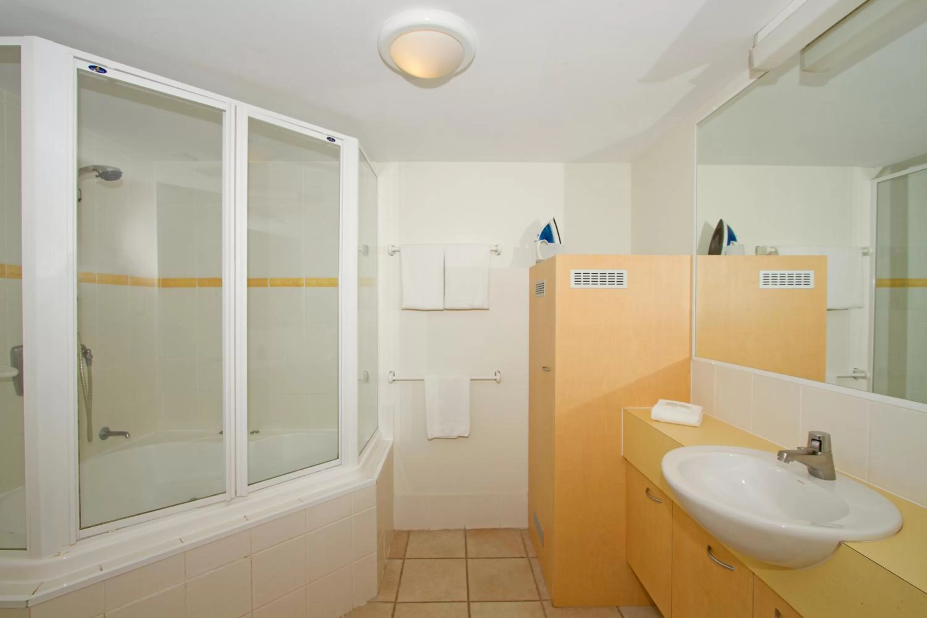 Shower in The Beach Retreat Coolum