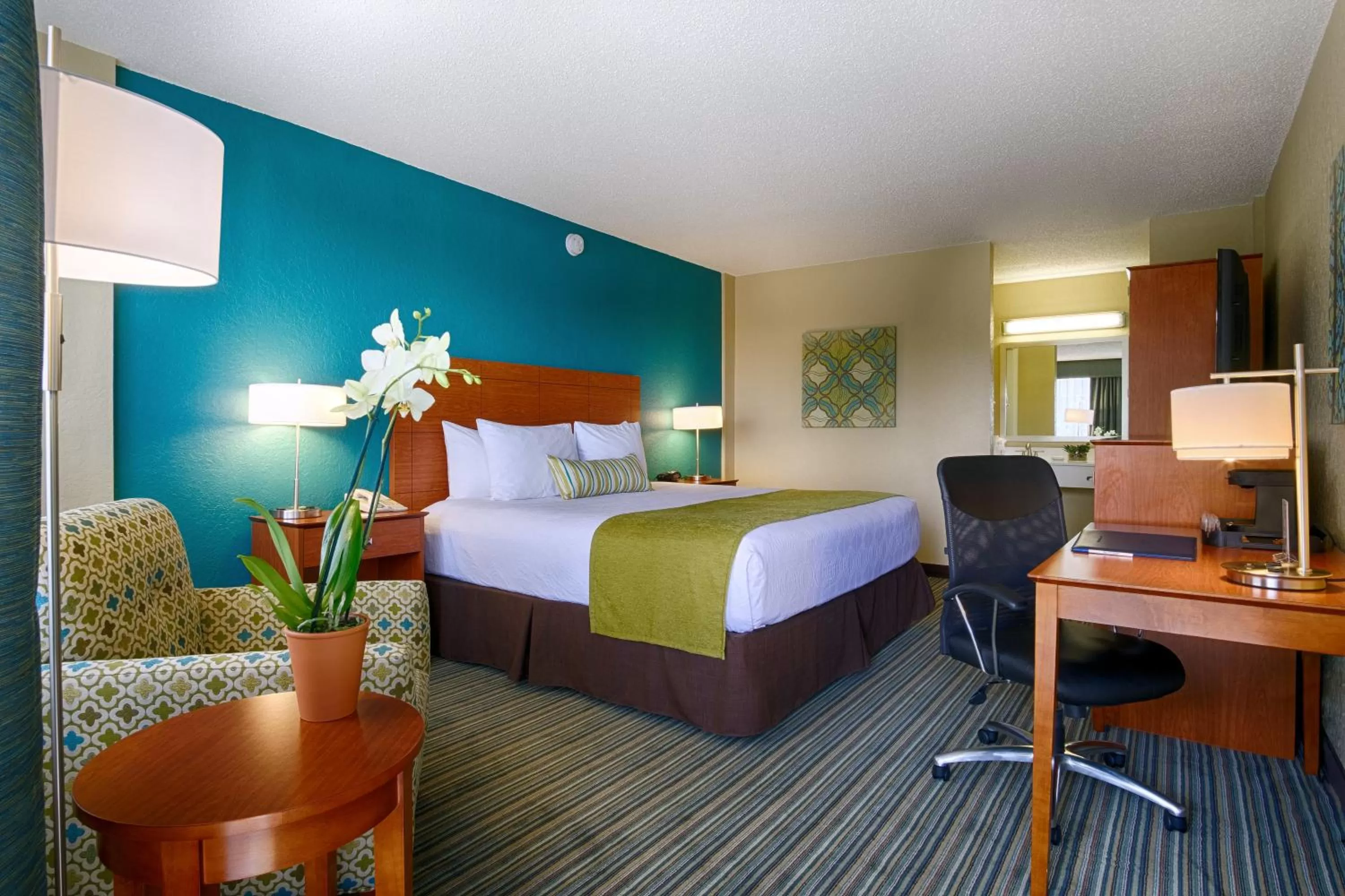 Suite with Queen Bed and Jacuzzi - Non-Smoking in Best Western On The Bay Inn & Marina