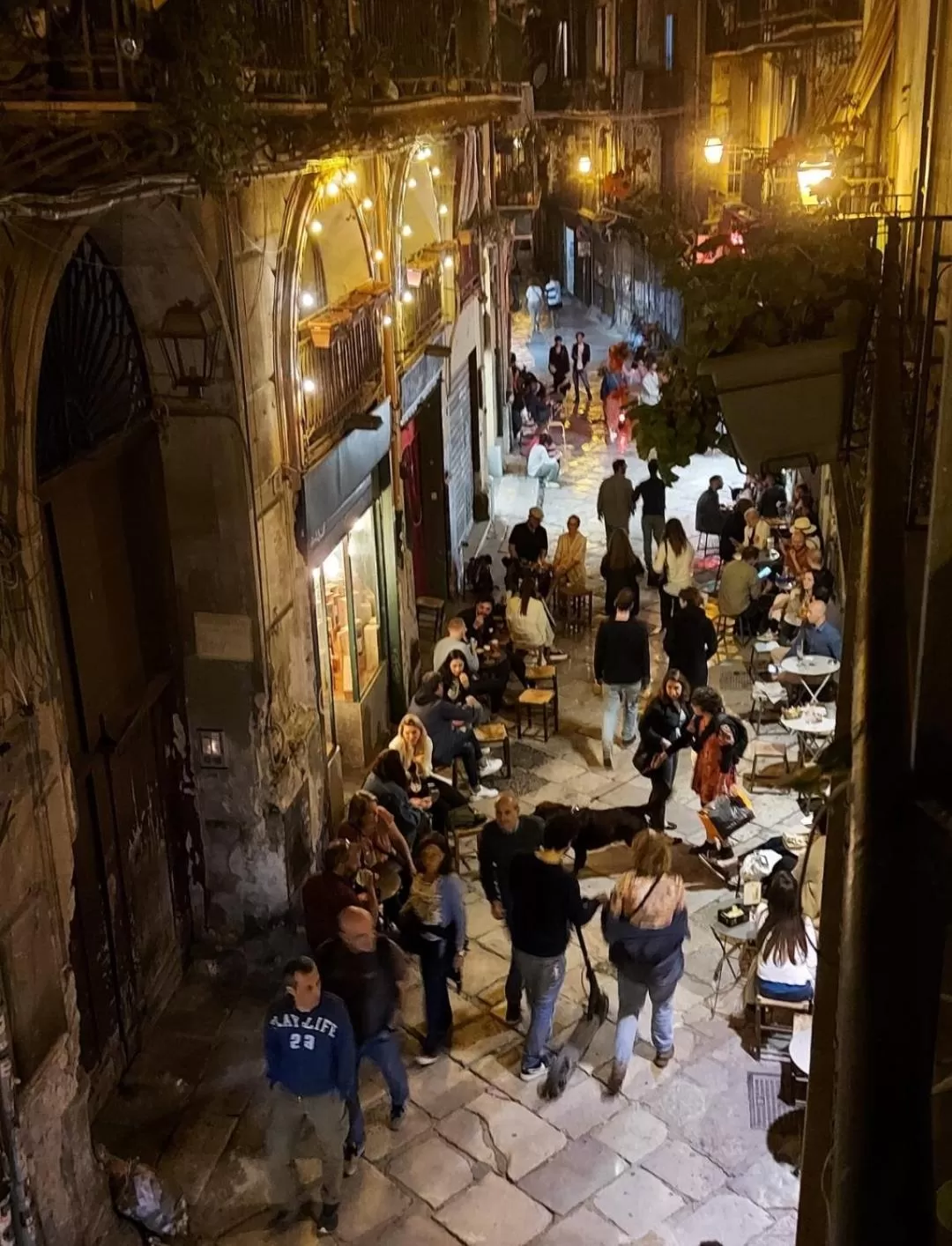 Restaurant/places to eat in San Francesco Rooms and Apartment with Terrace in Palermo Locazione Turistica