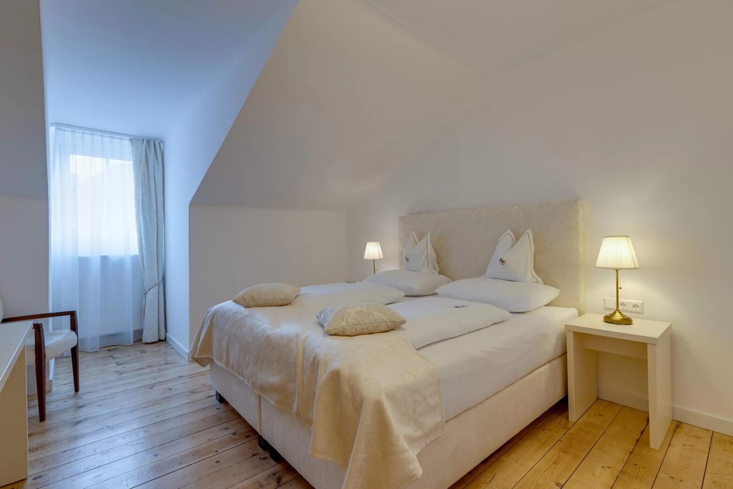 Bedroom, Bed in Boutique Hotel Goldenes Lamm Villach